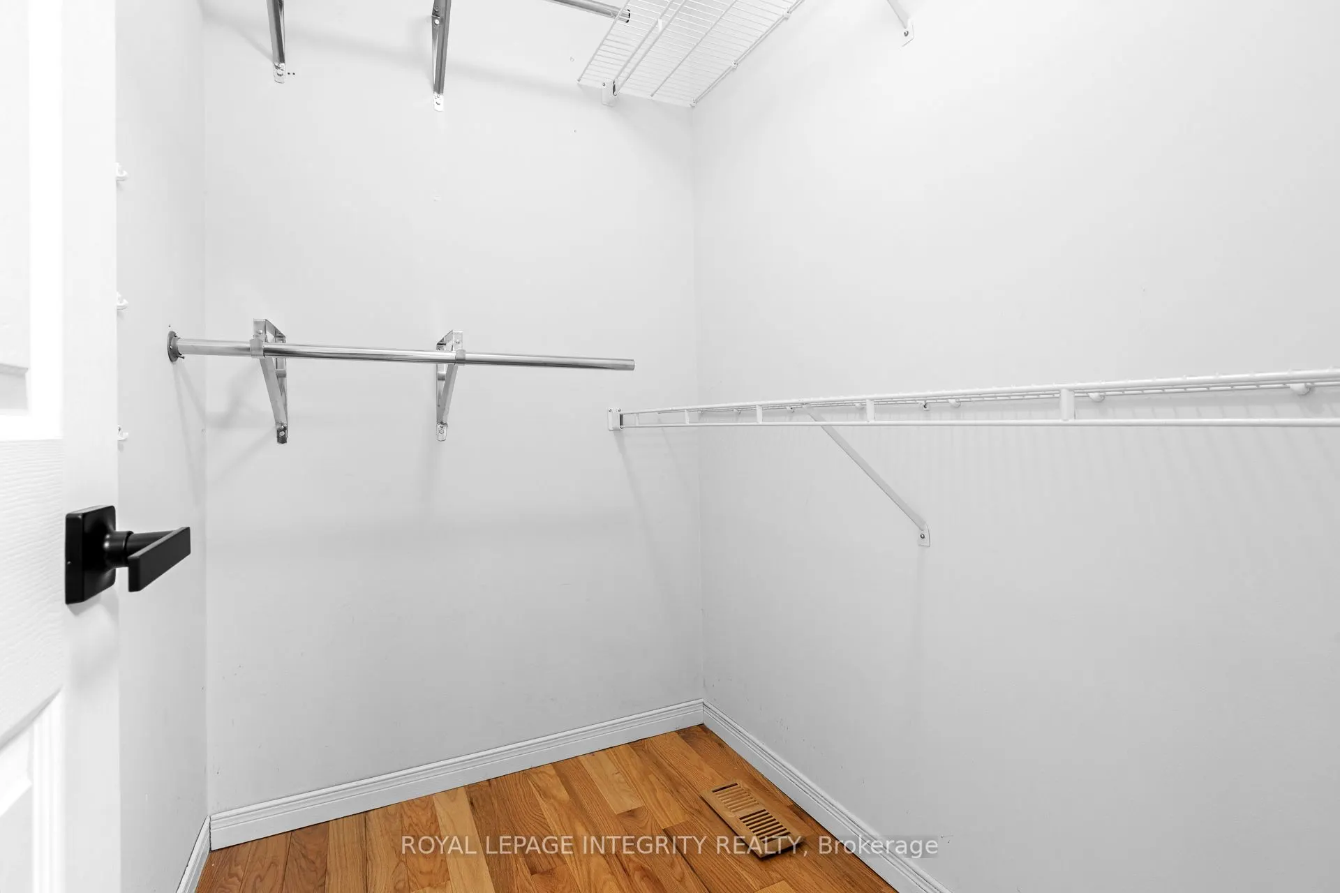 11 Royal Field Crescent