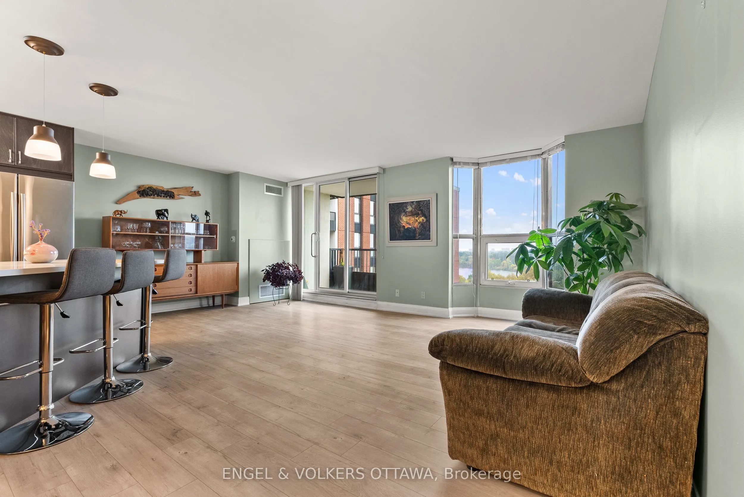 2951 Riverside Drive, #1006