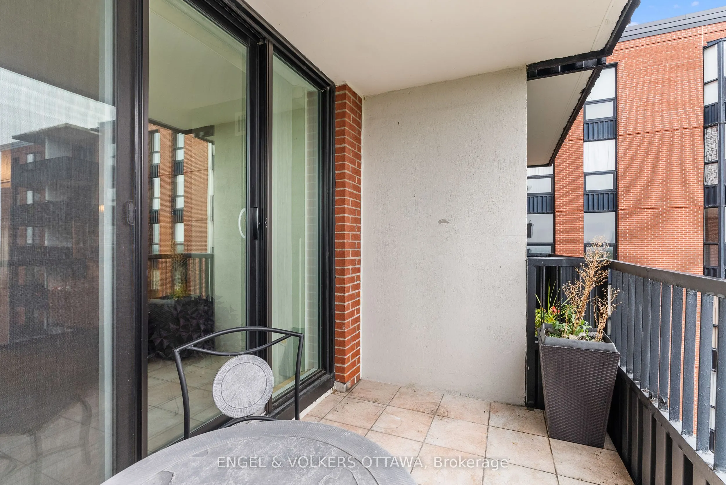 2951 Riverside Drive, #1006
