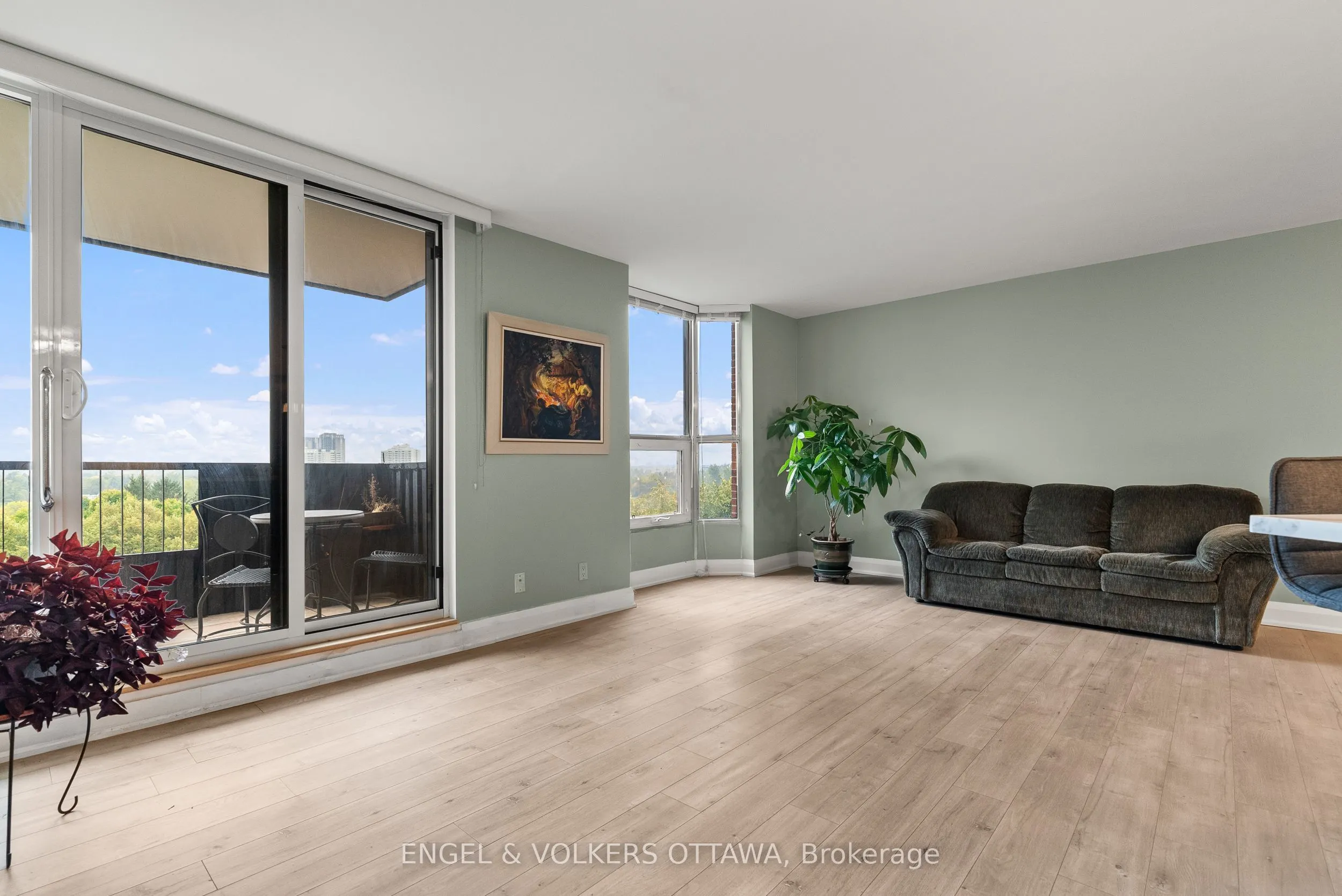 2951 Riverside Drive, #1006