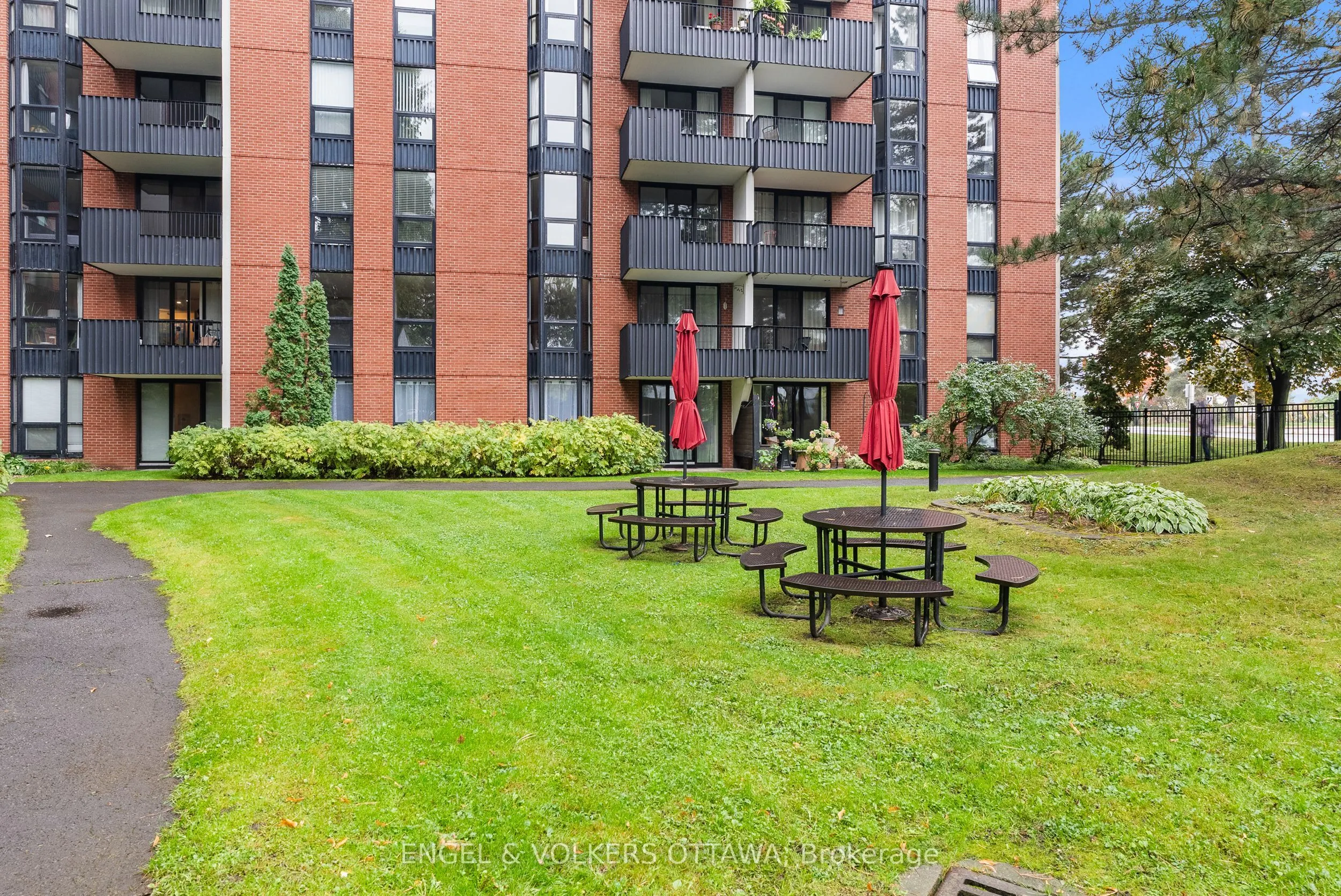2951 Riverside Drive, #1006