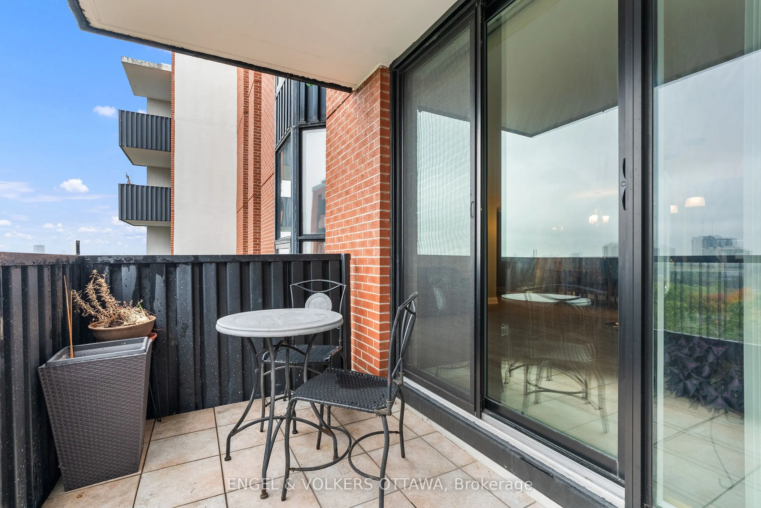 2951 Riverside Drive, #1006