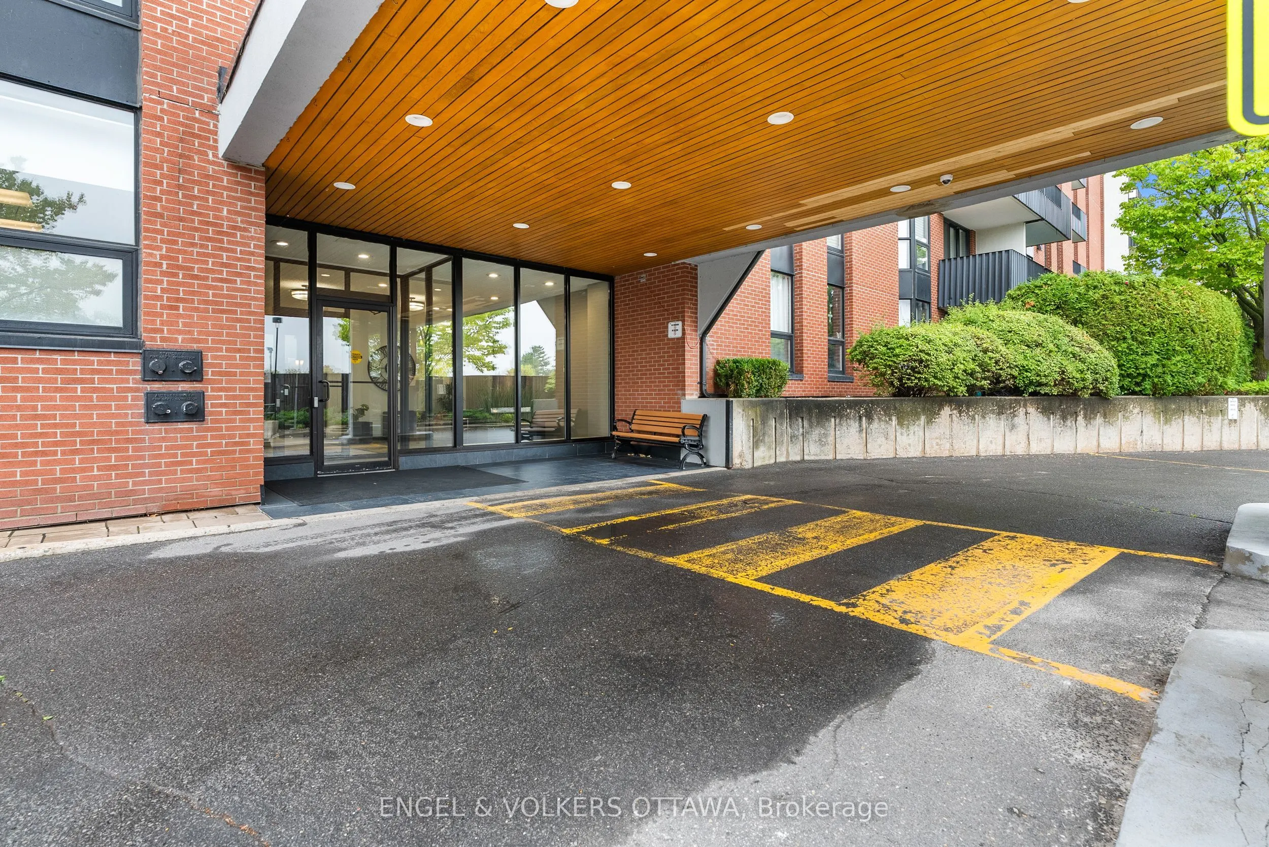 2951 Riverside Drive, #1006