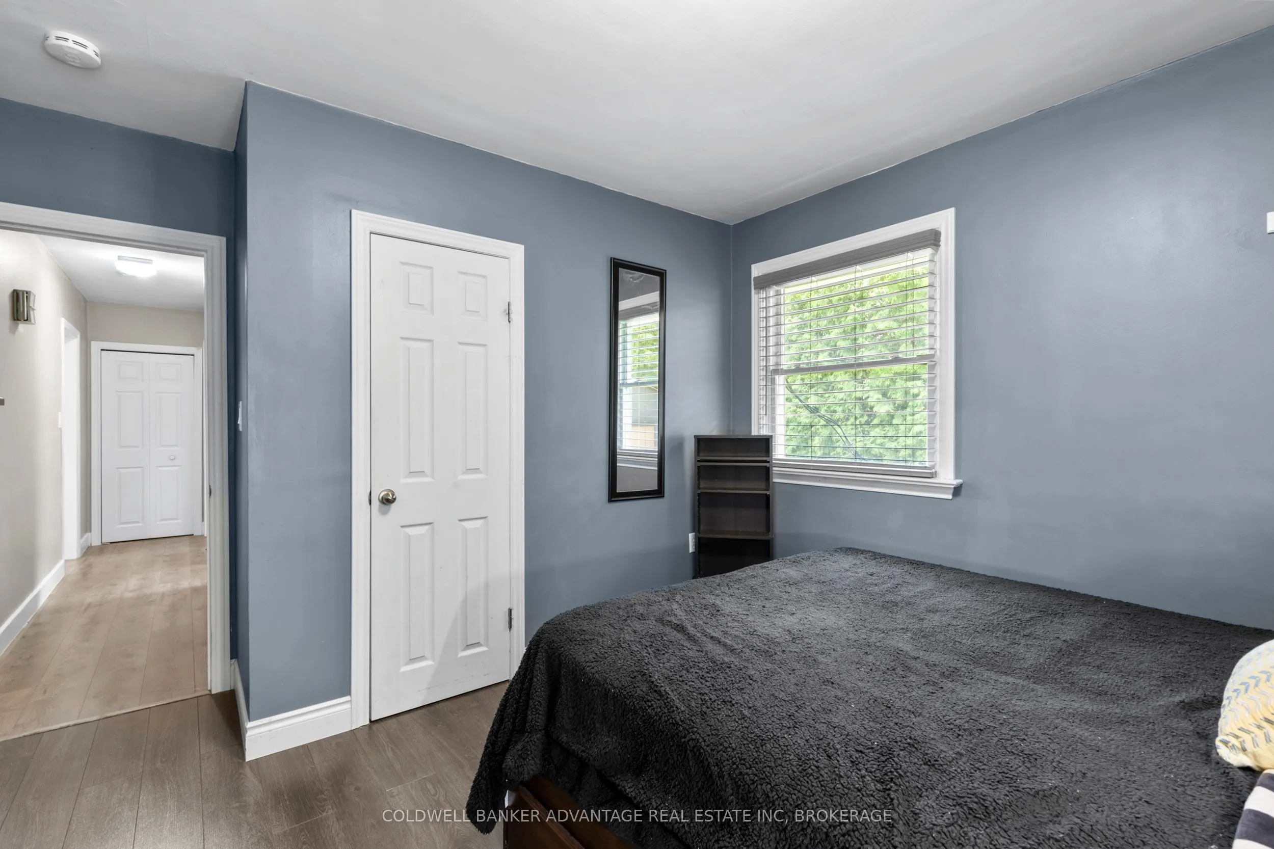 302 Main Street E