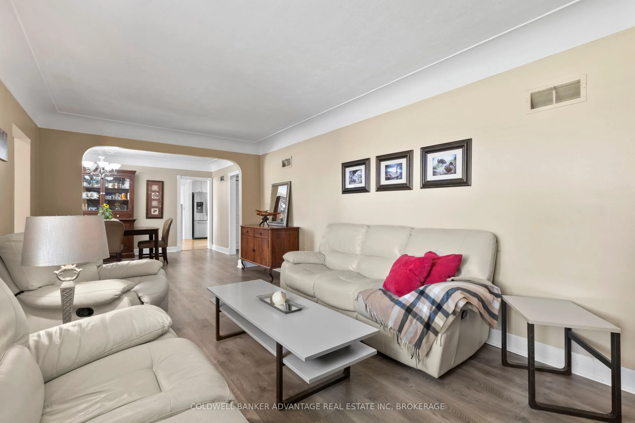 302 Main Street E