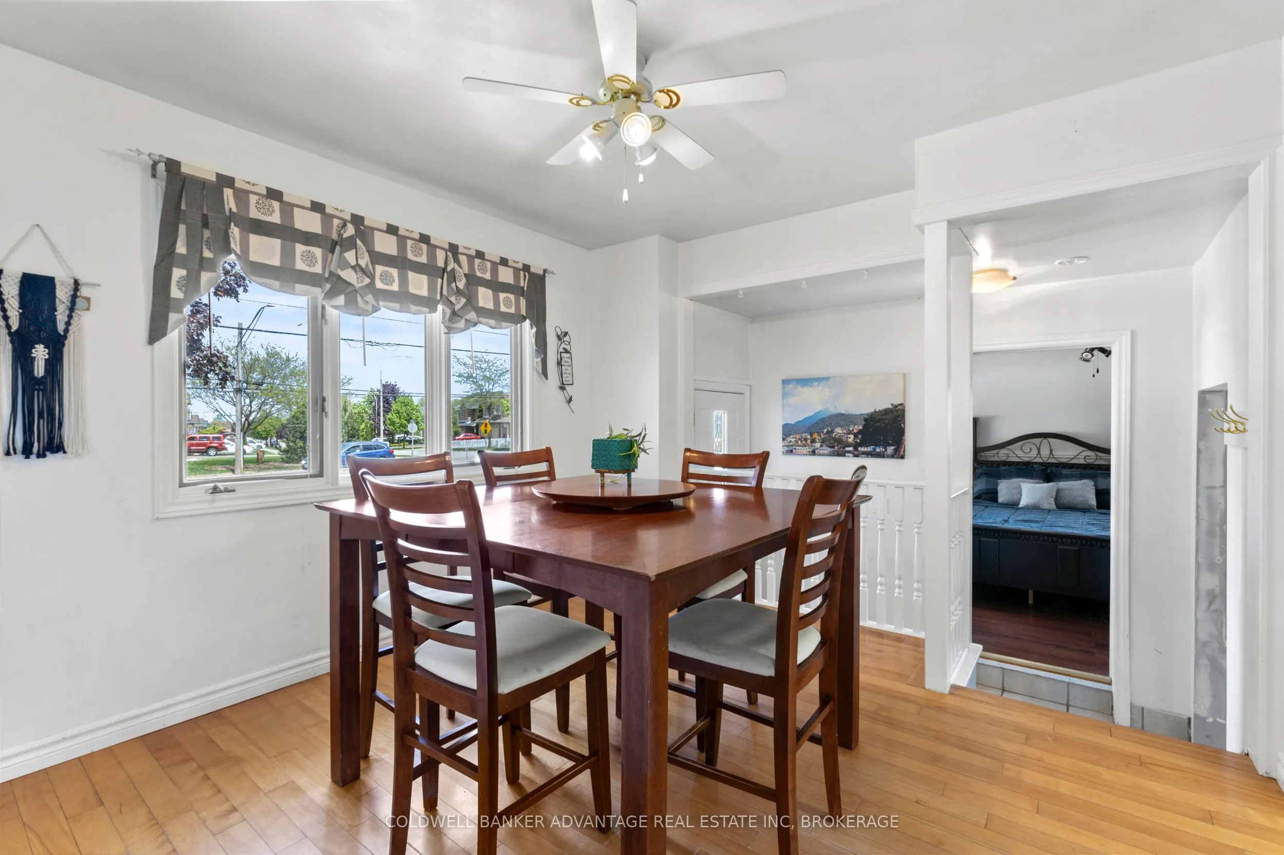 302 Main Street E
