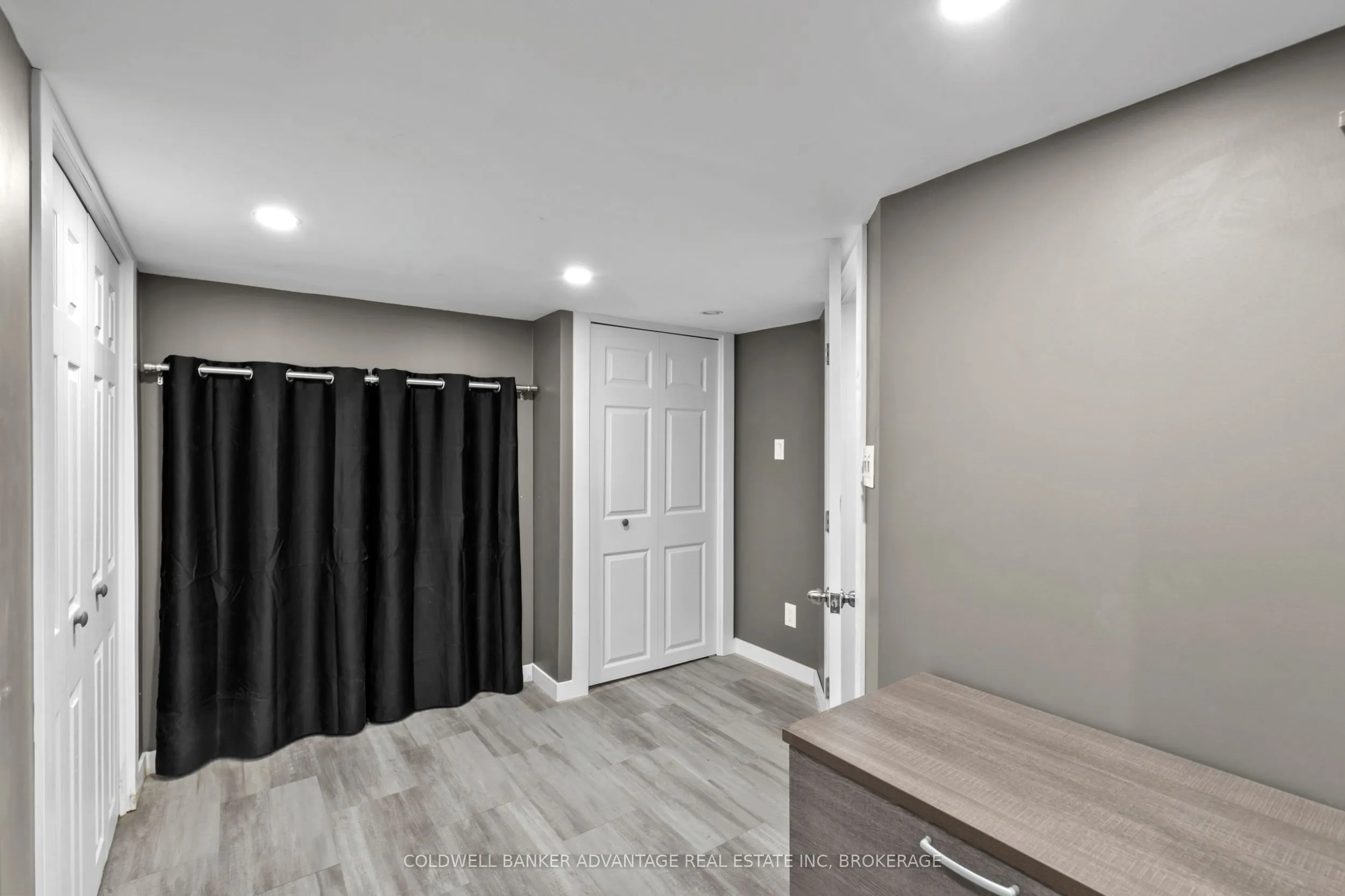 302 Main Street E