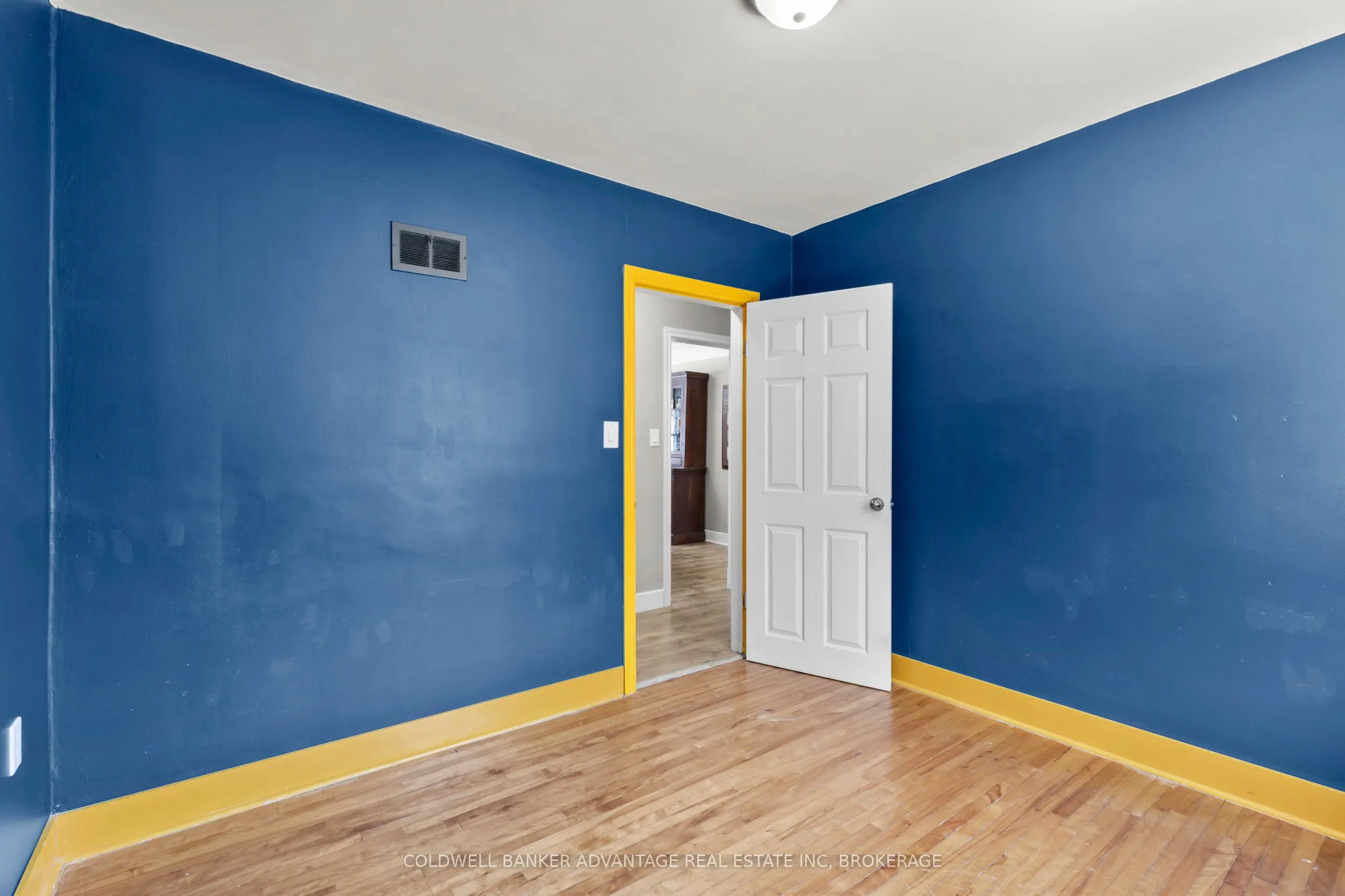 302 Main Street E