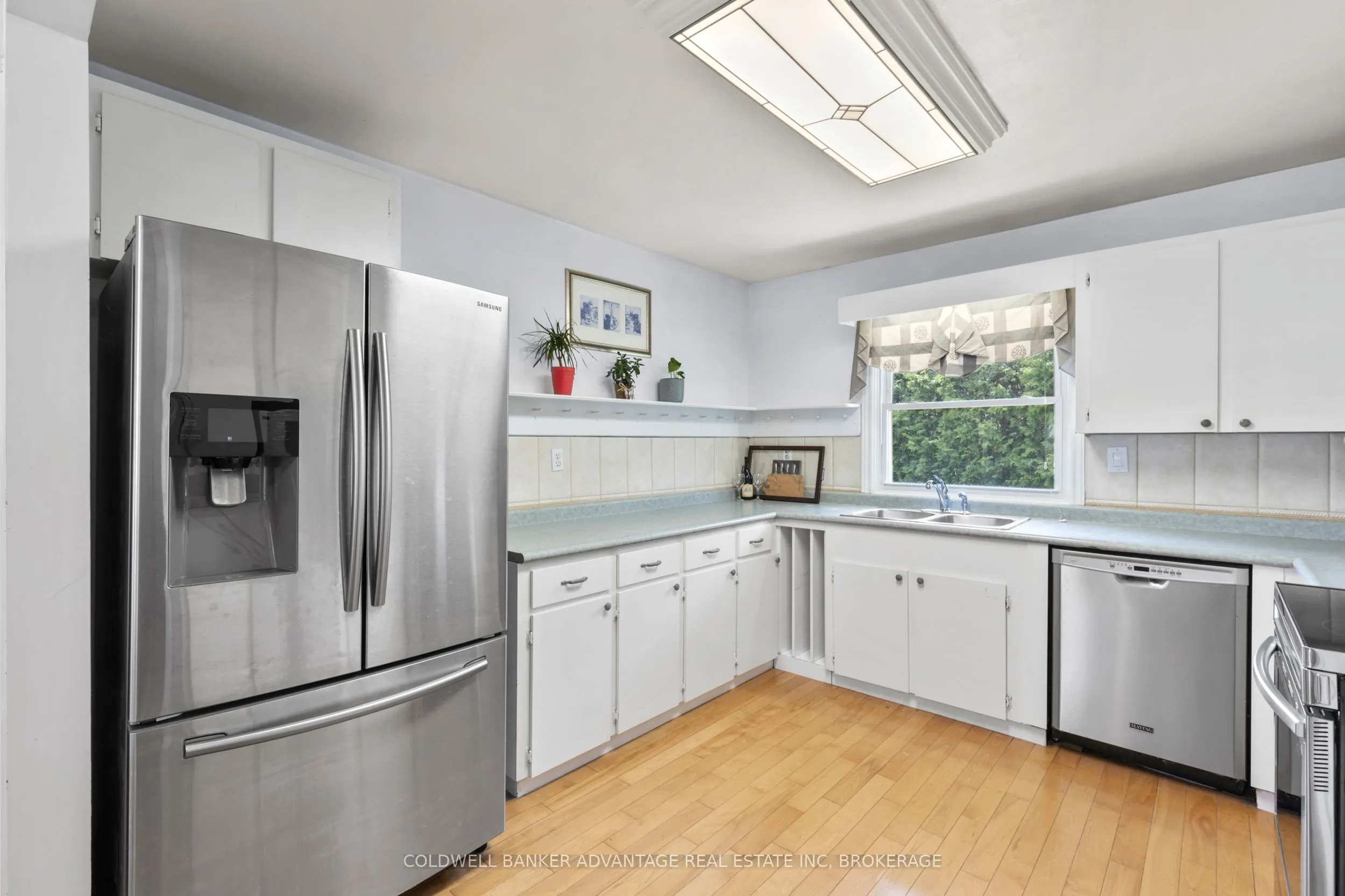 302 Main Street E