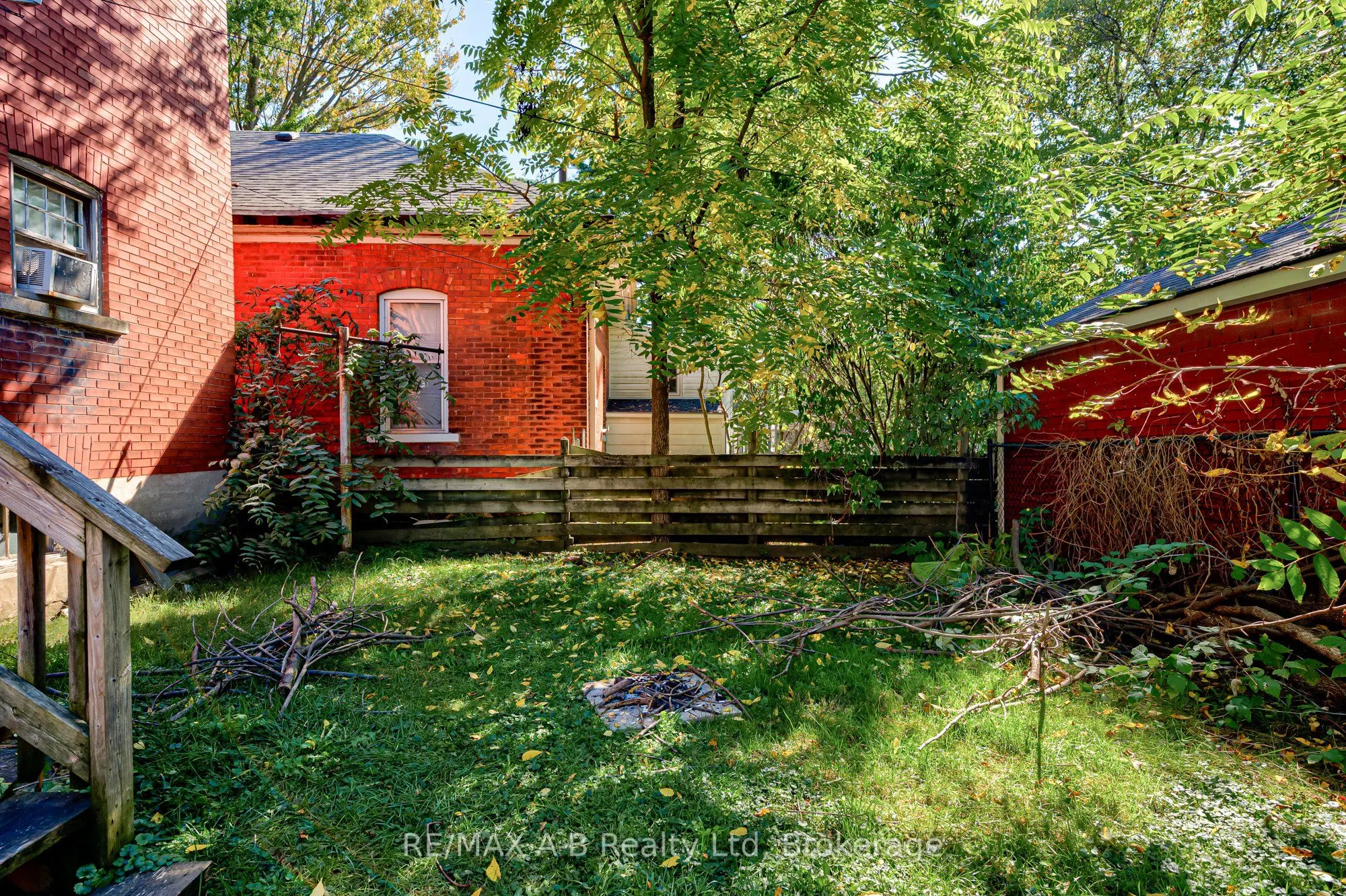 512 Downie Street