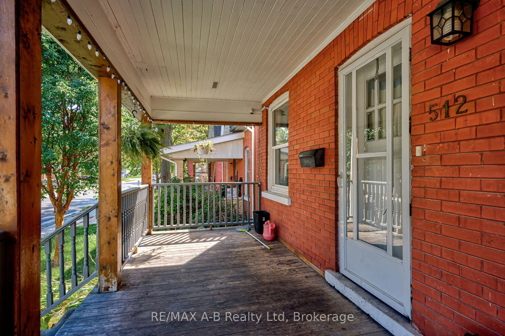 512 Downie Street