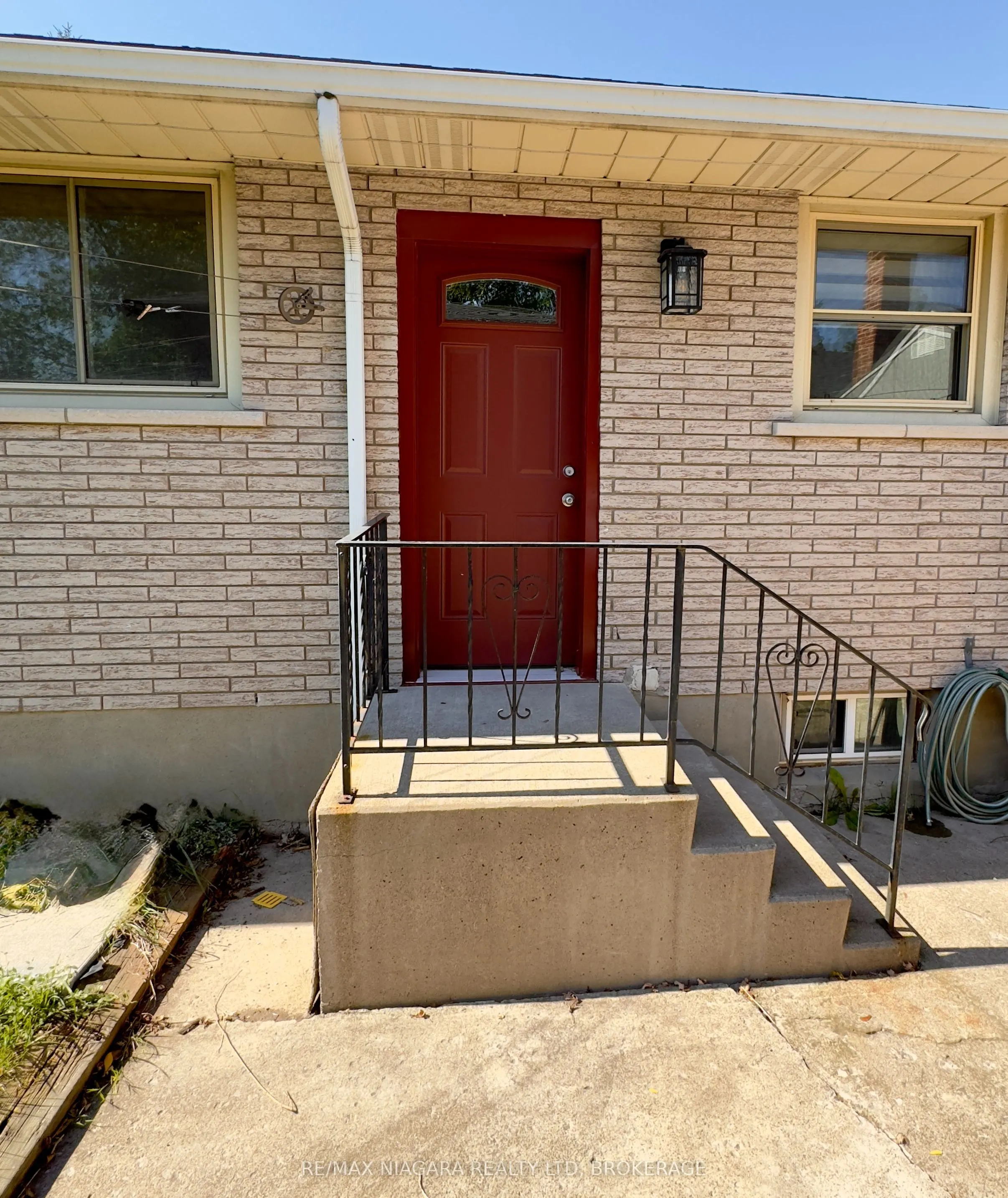 8 Lakehurst Drive