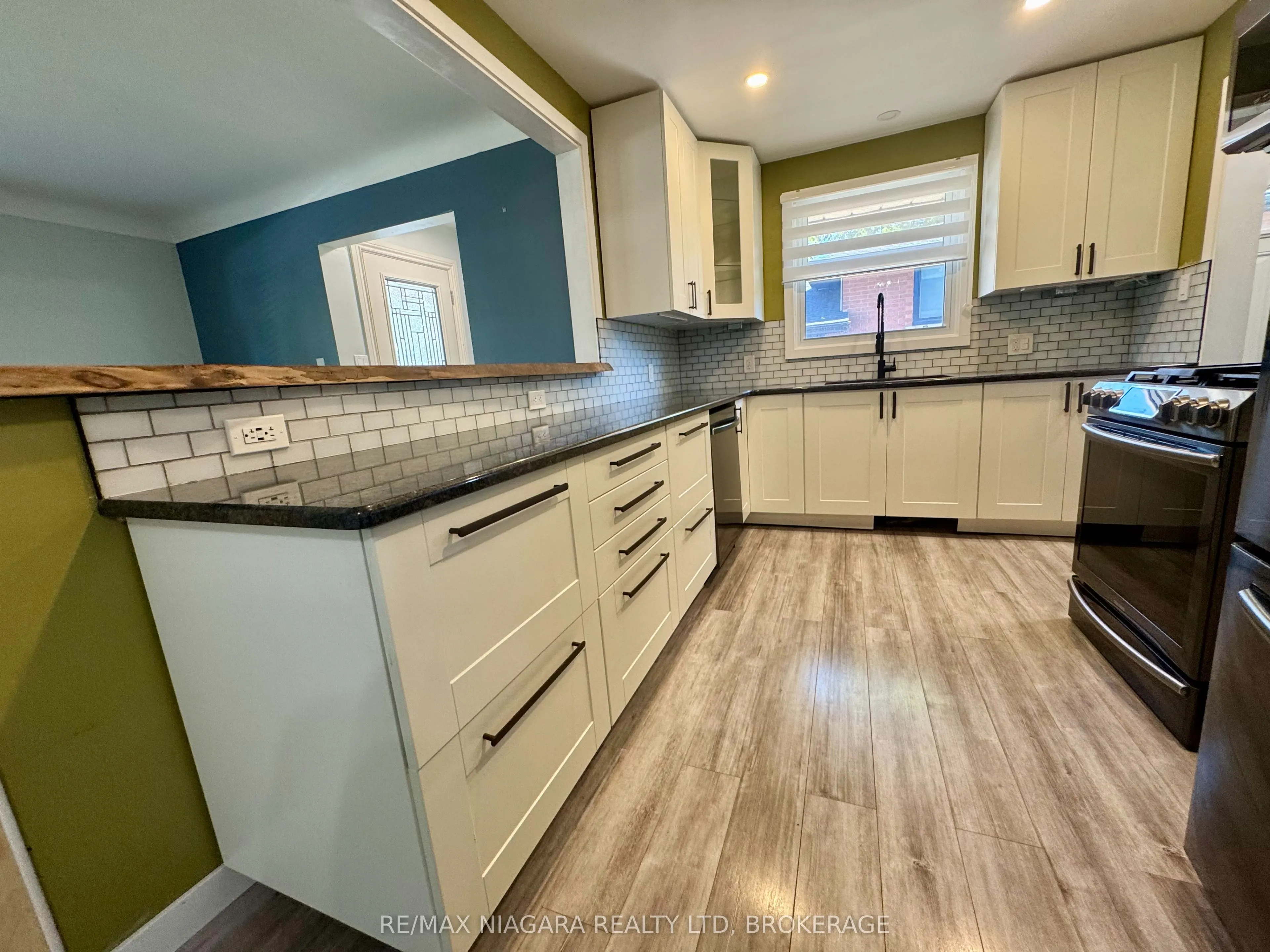 8 Lakehurst Drive