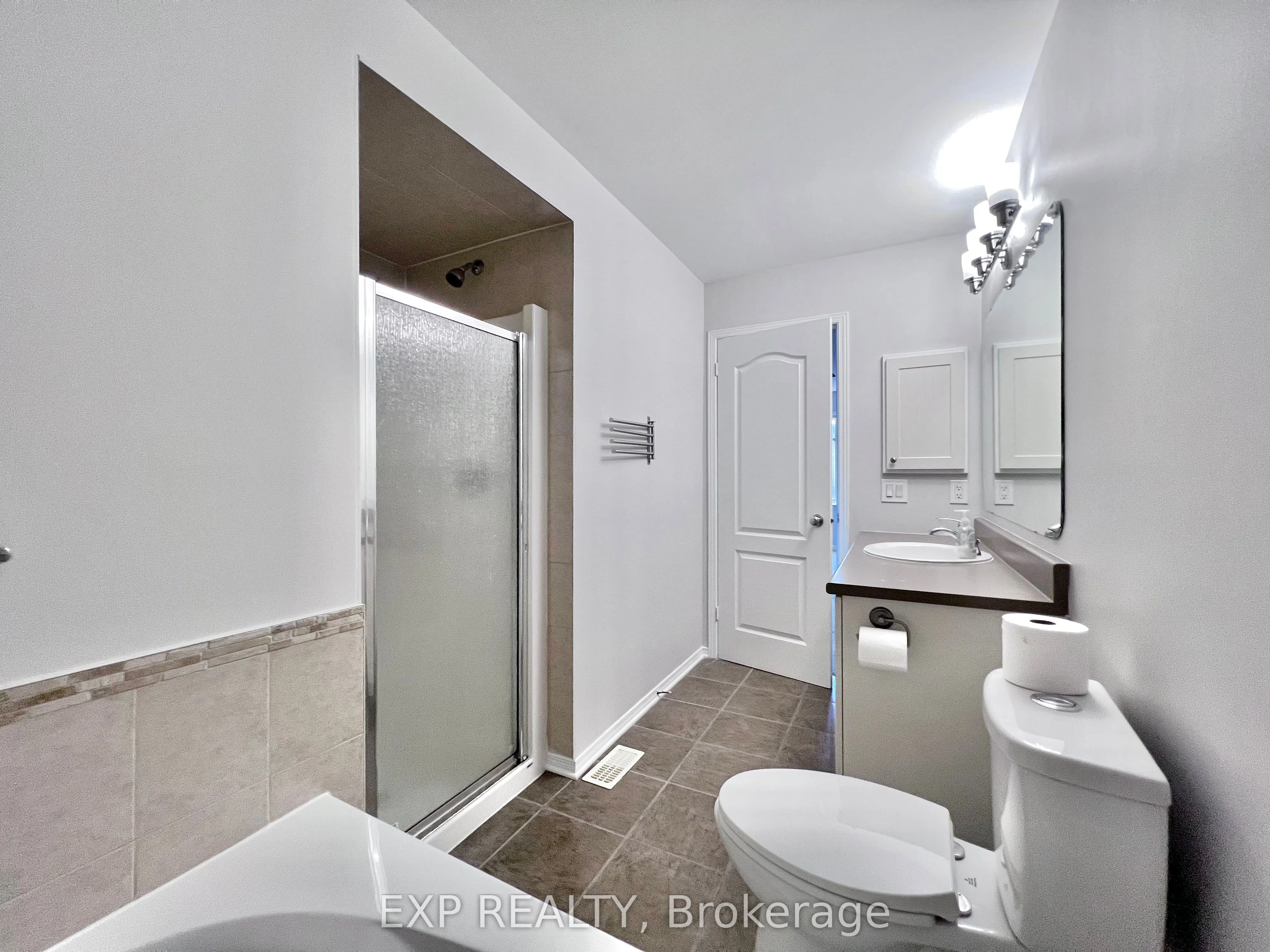 790 Nakina Way