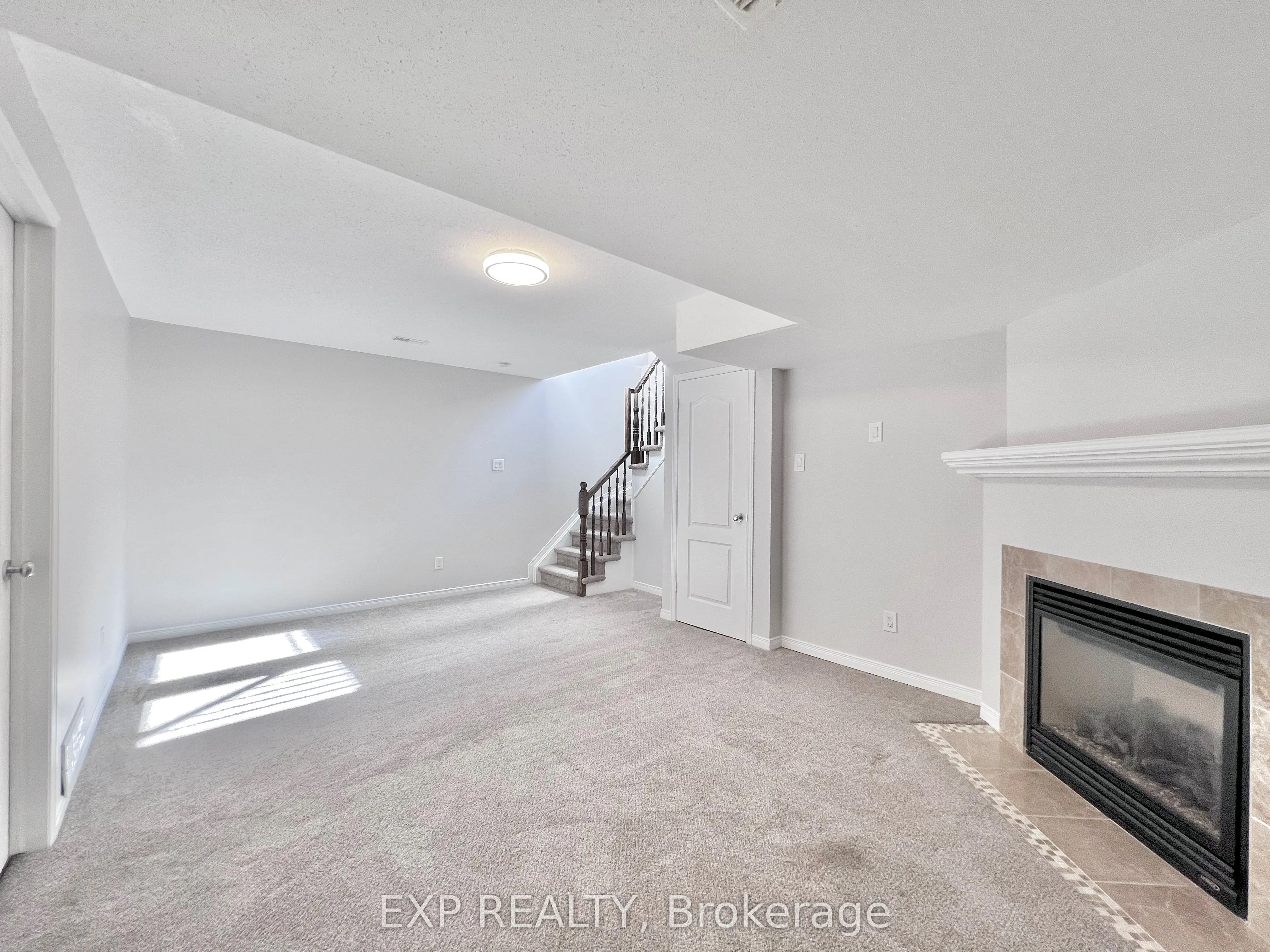 790 Nakina Way