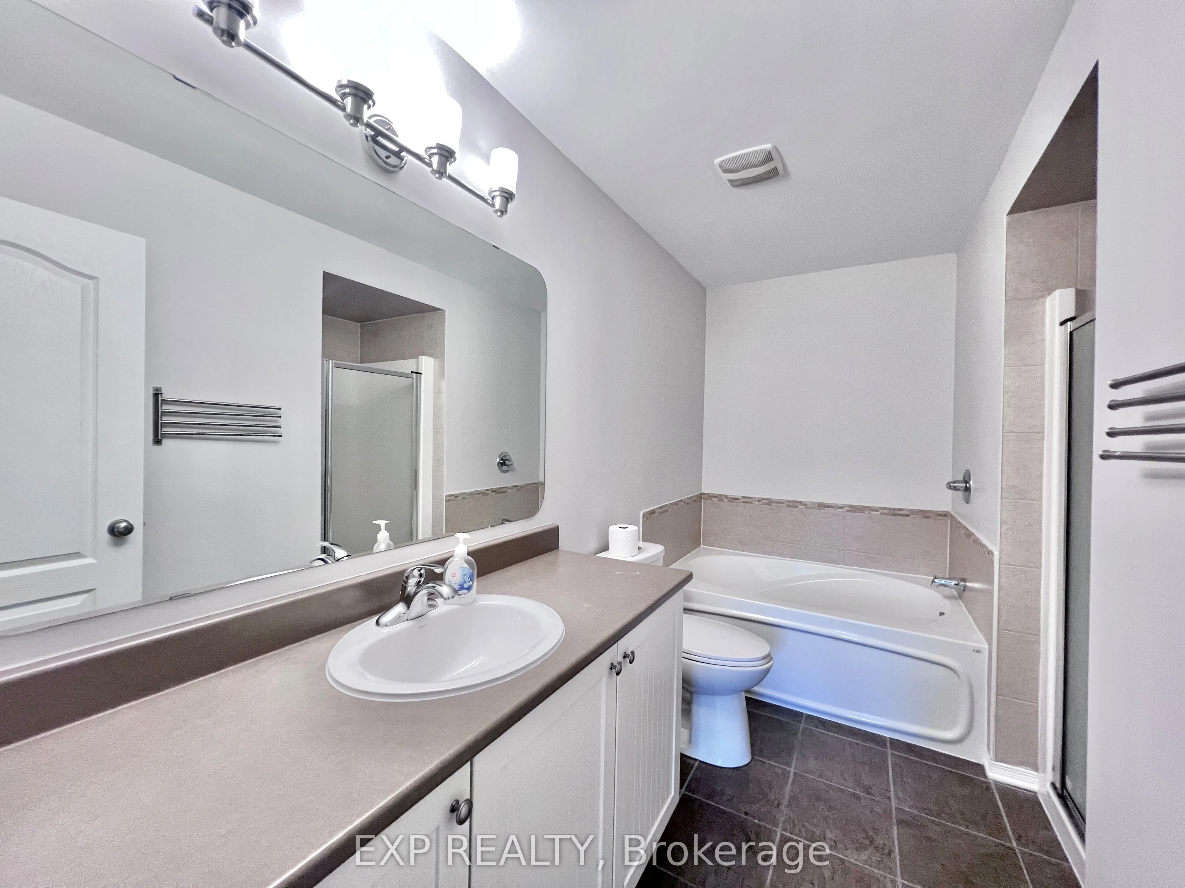 790 Nakina Way
