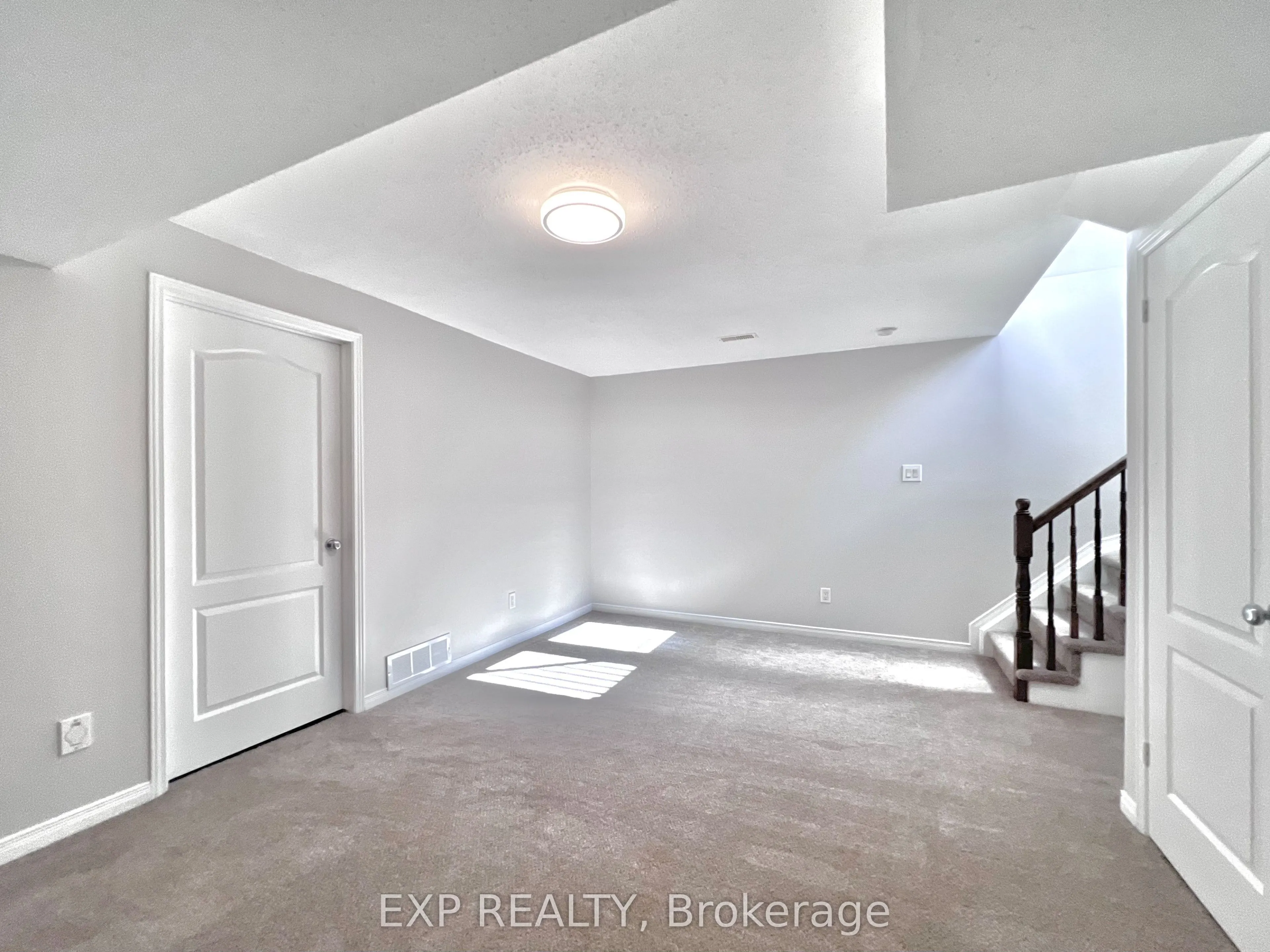 790 Nakina Way