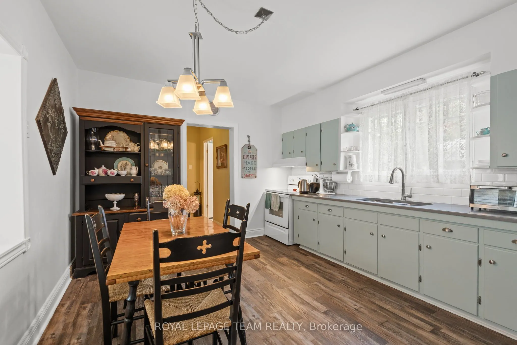82 Lake Avenue E