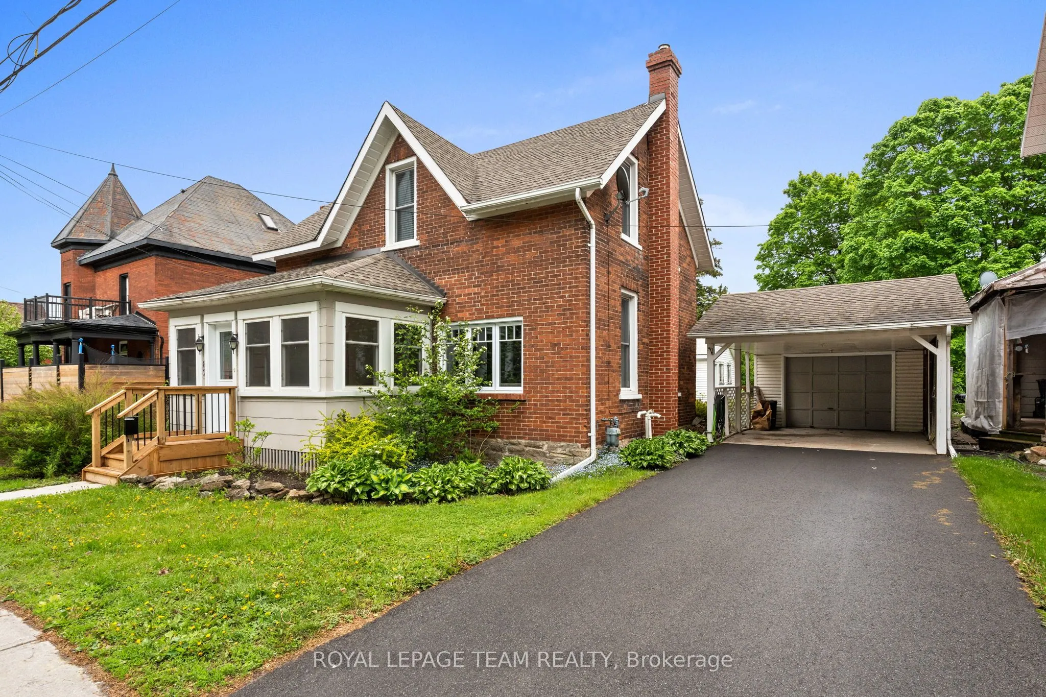 82 Lake Avenue E