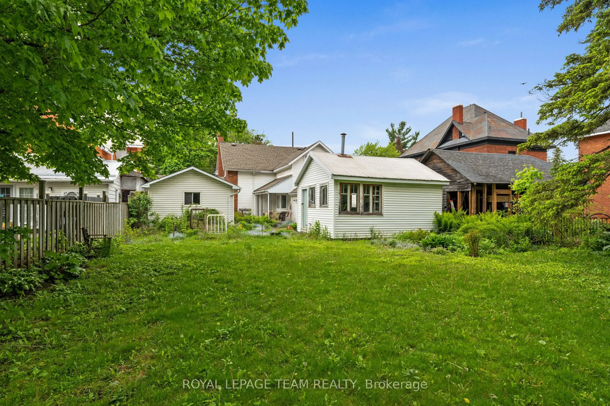 82 Lake Avenue E