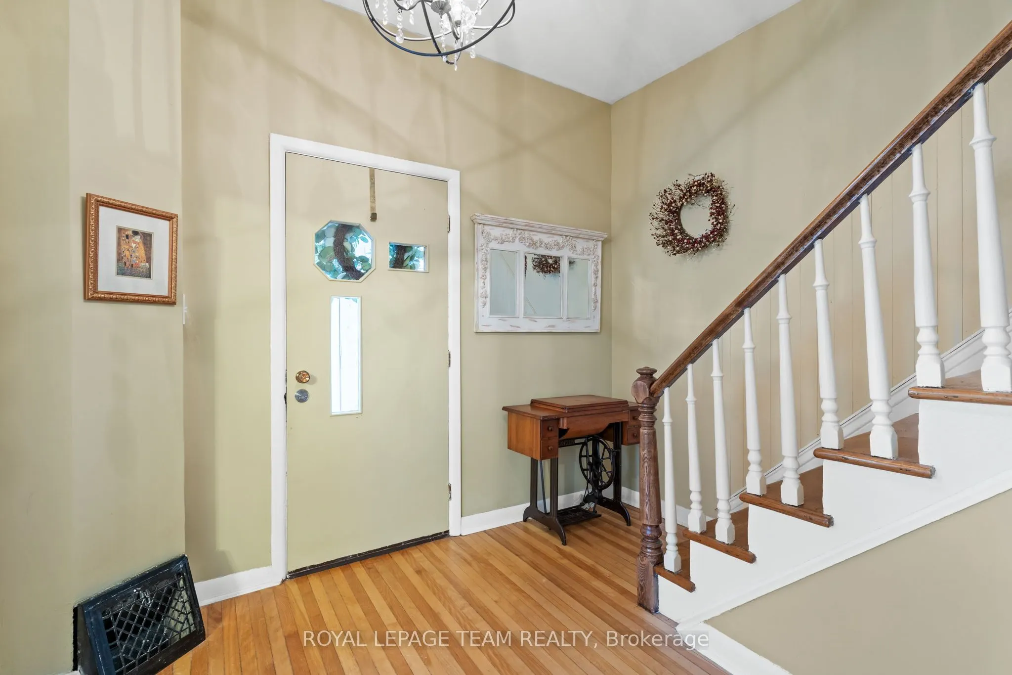 82 Lake Avenue E