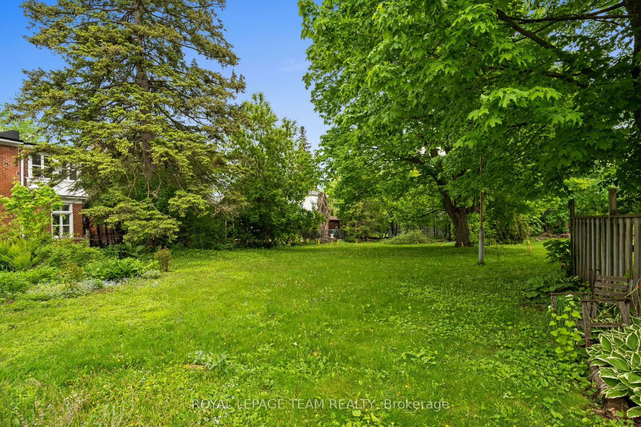 82 Lake Avenue E