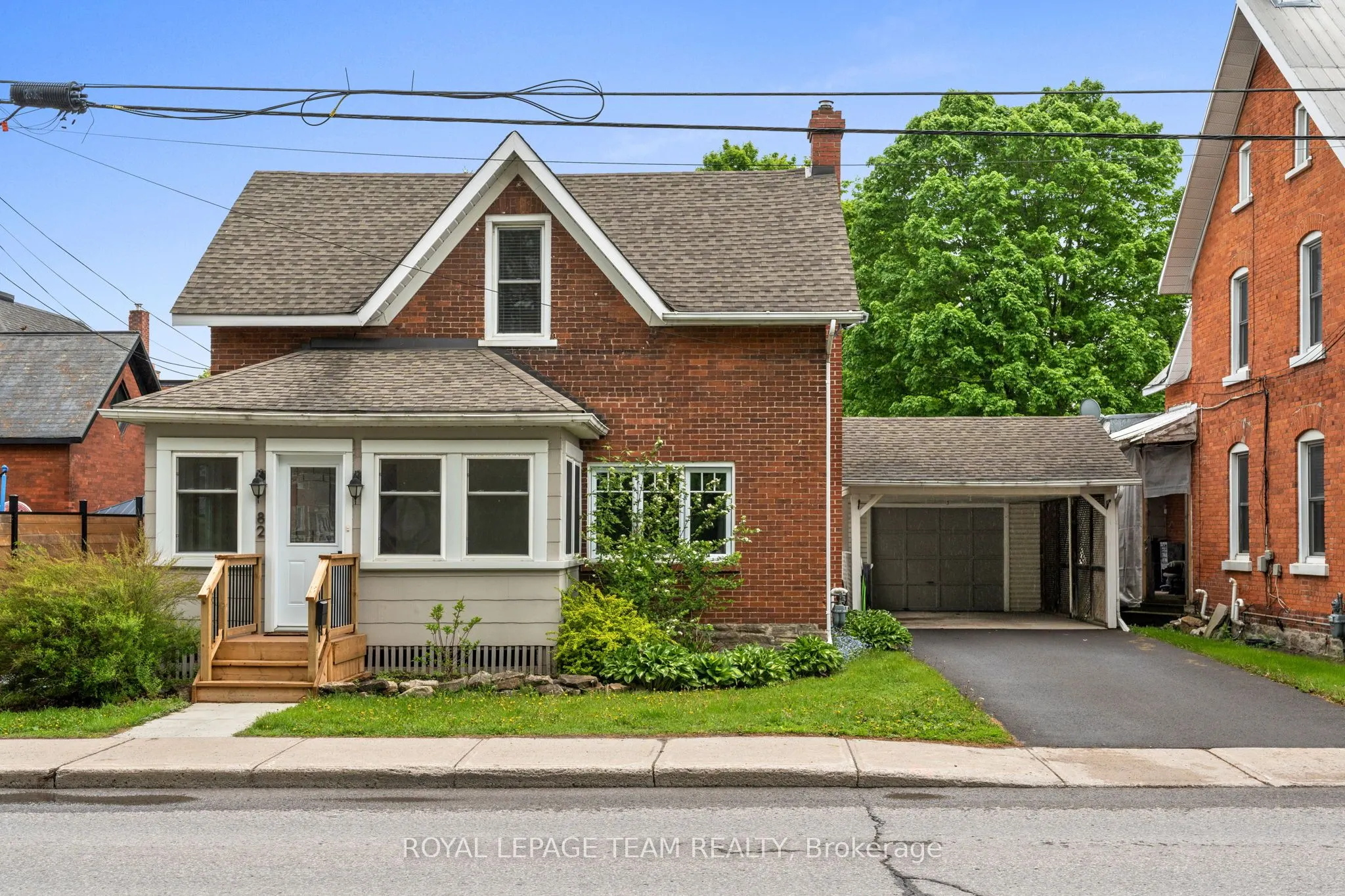 82 Lake Avenue E