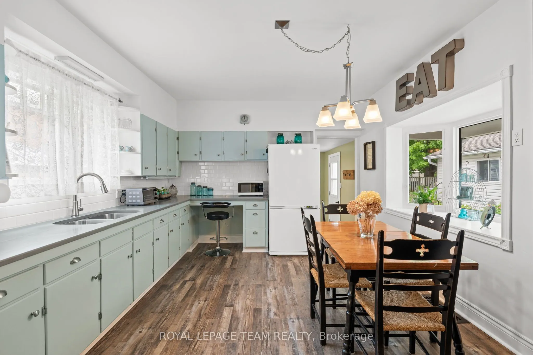 82 Lake Avenue E