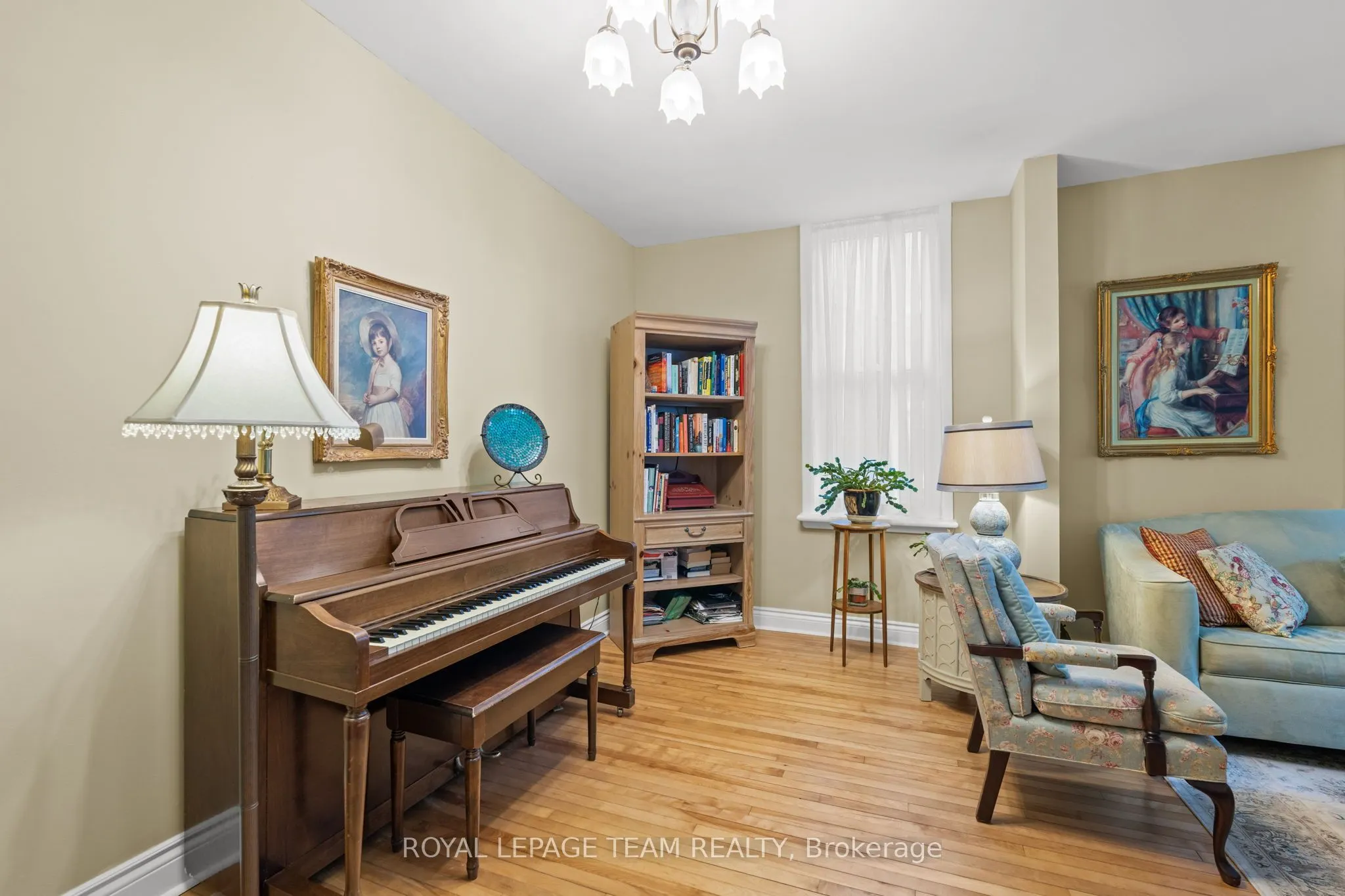 82 Lake Avenue E