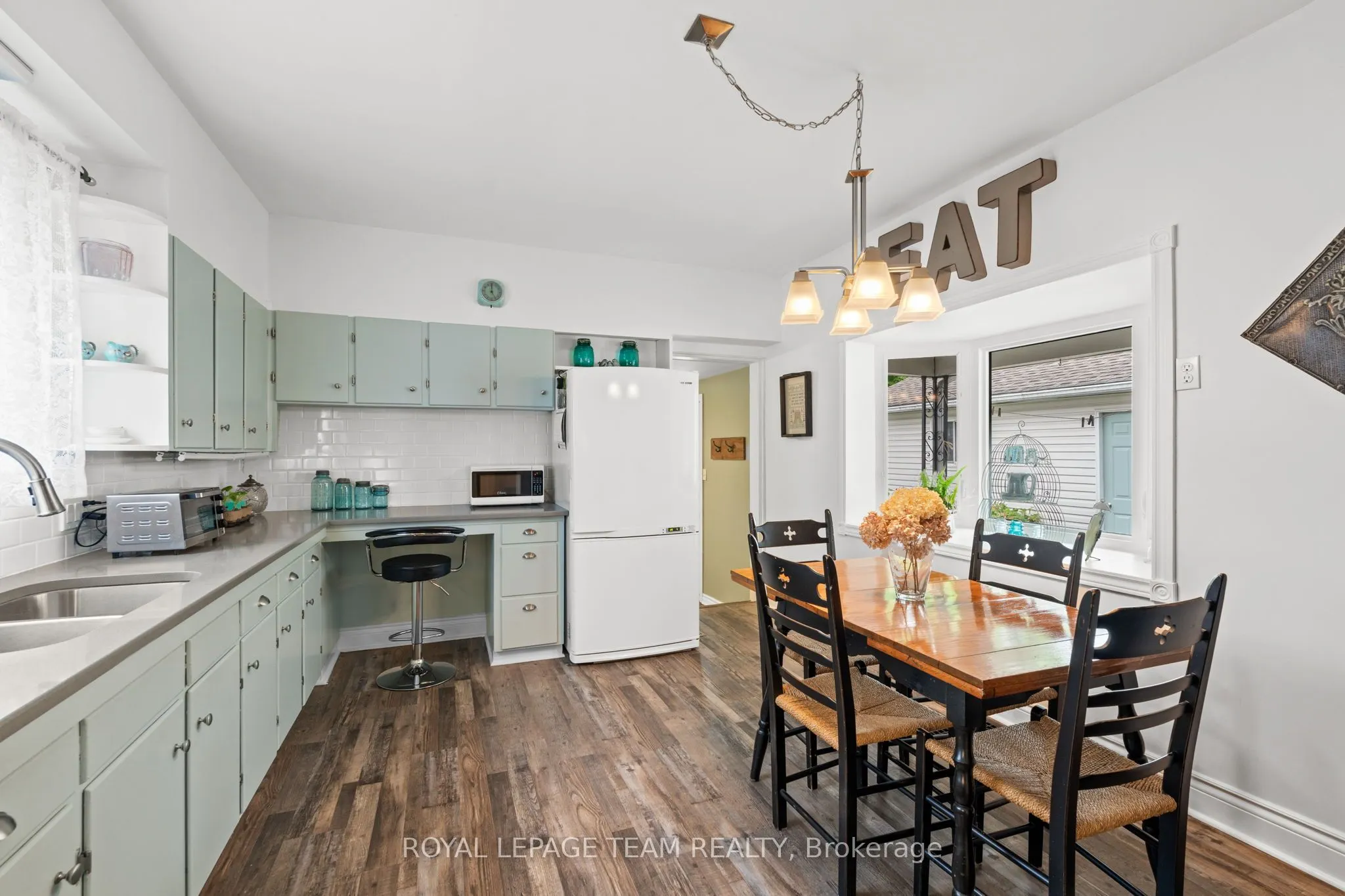 82 Lake Avenue E