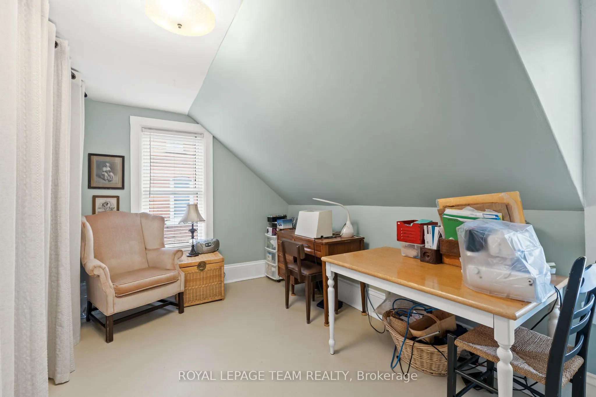 82 Lake Avenue E