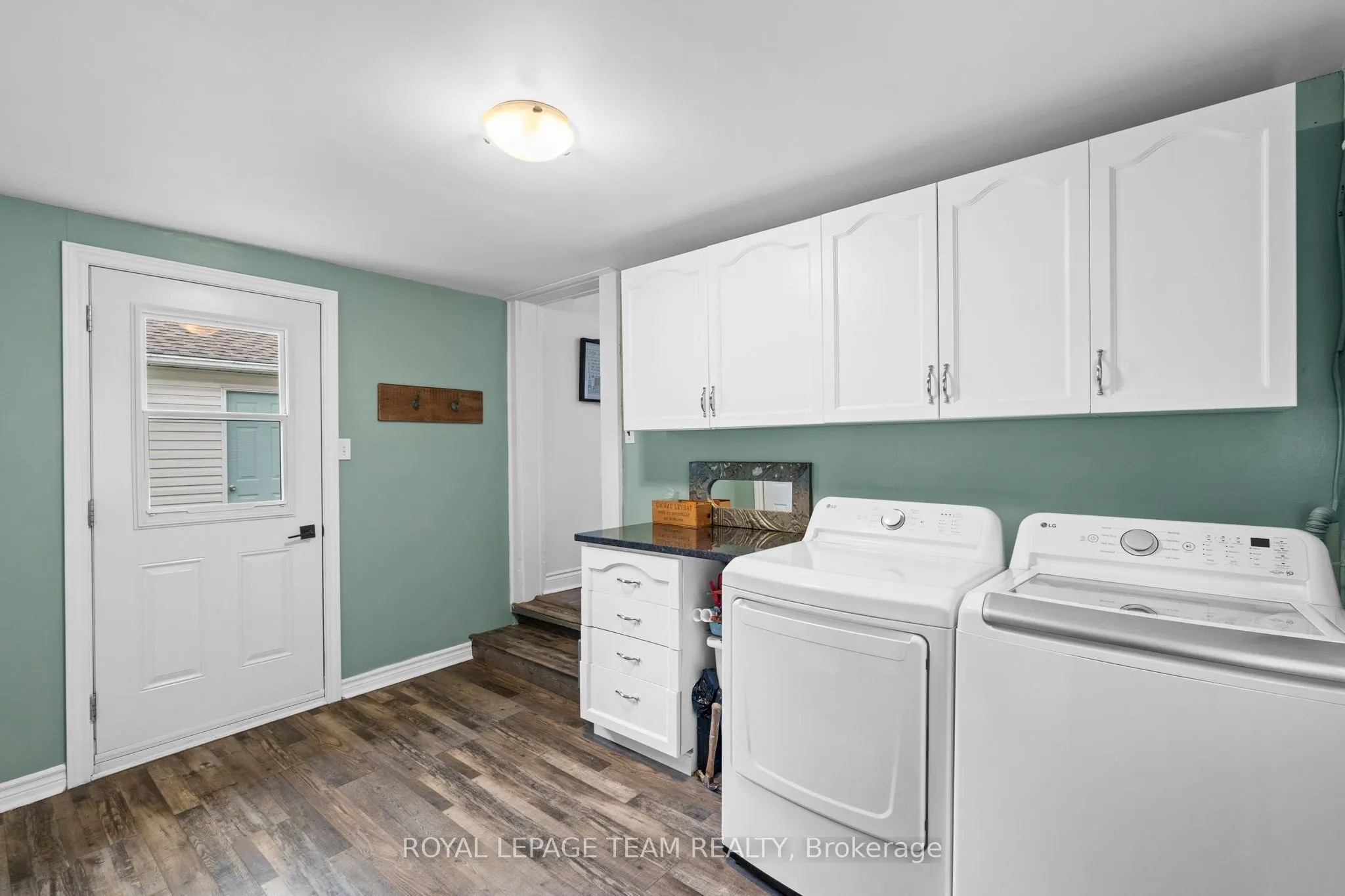 82 Lake Avenue E