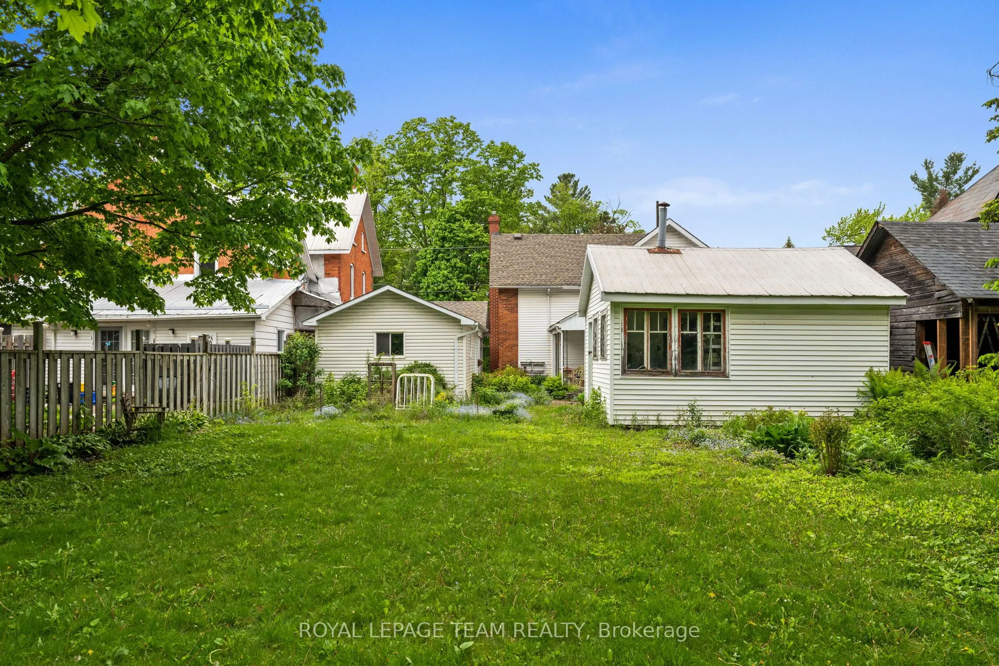 82 Lake Avenue E