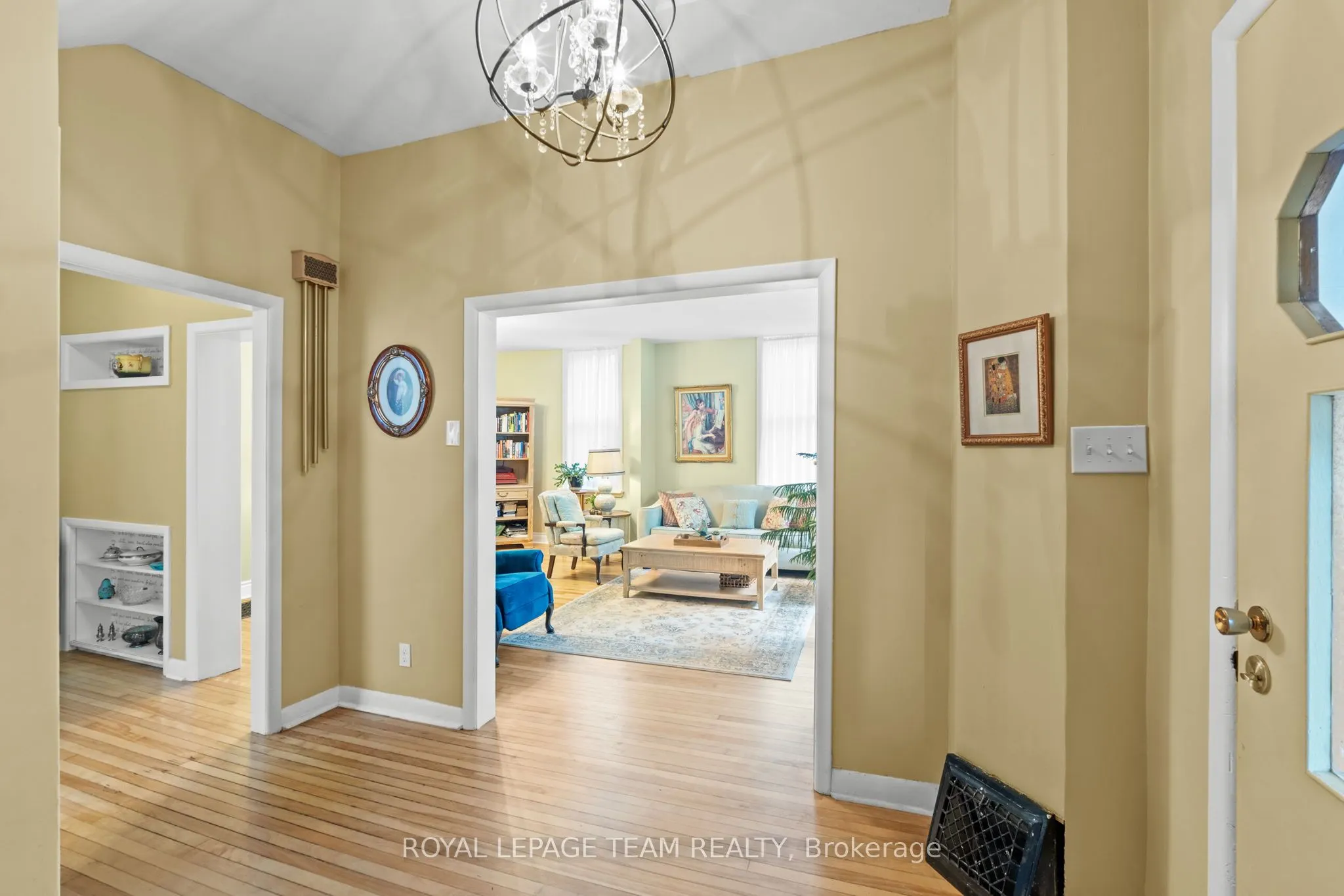 82 Lake Avenue E