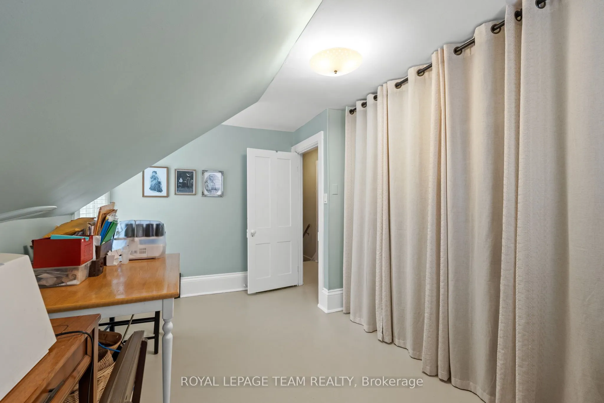 82 Lake Avenue E