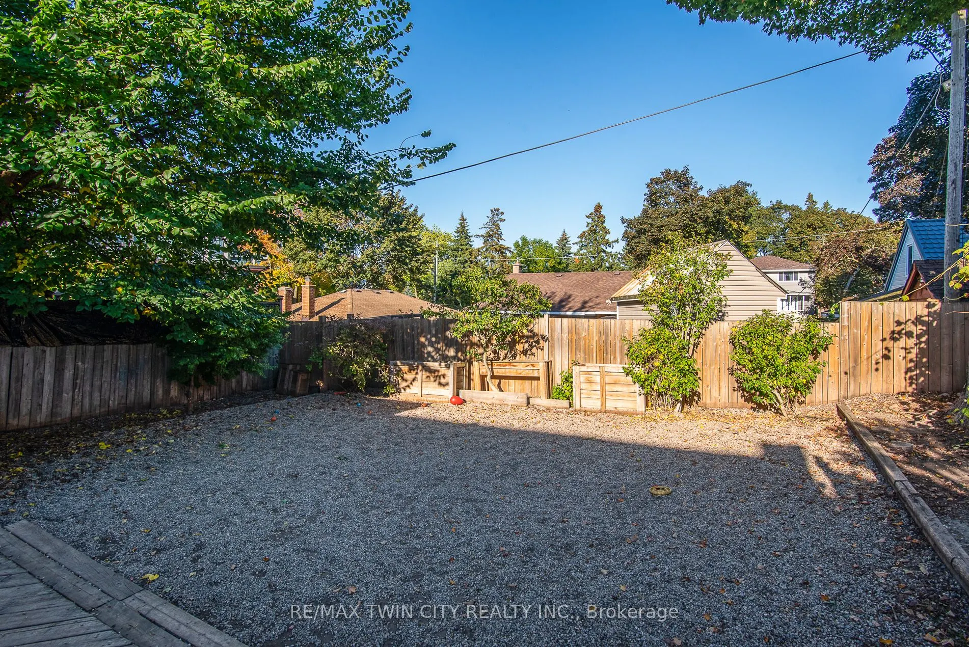 186 Highland Road E