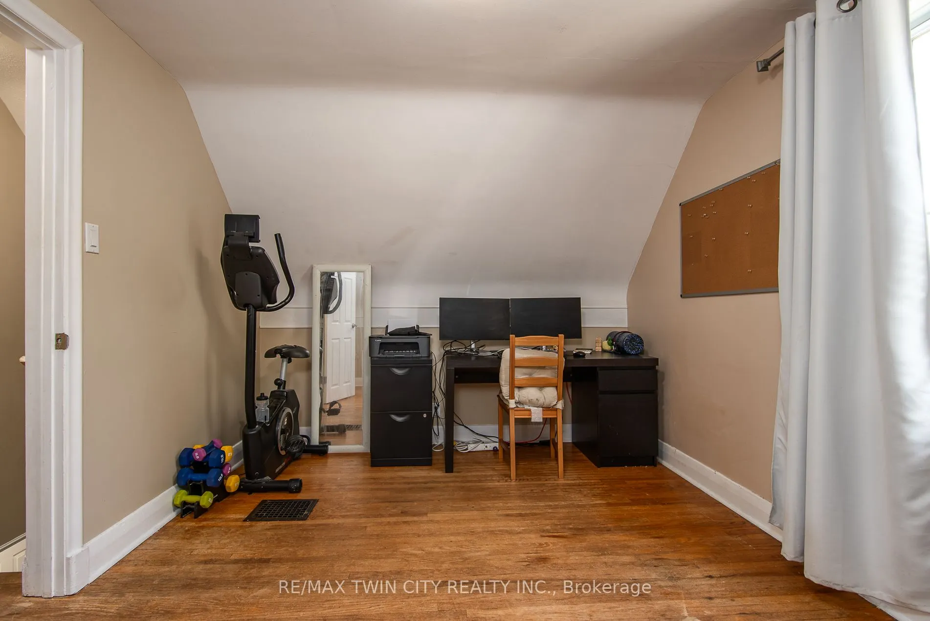 186 Highland Road E