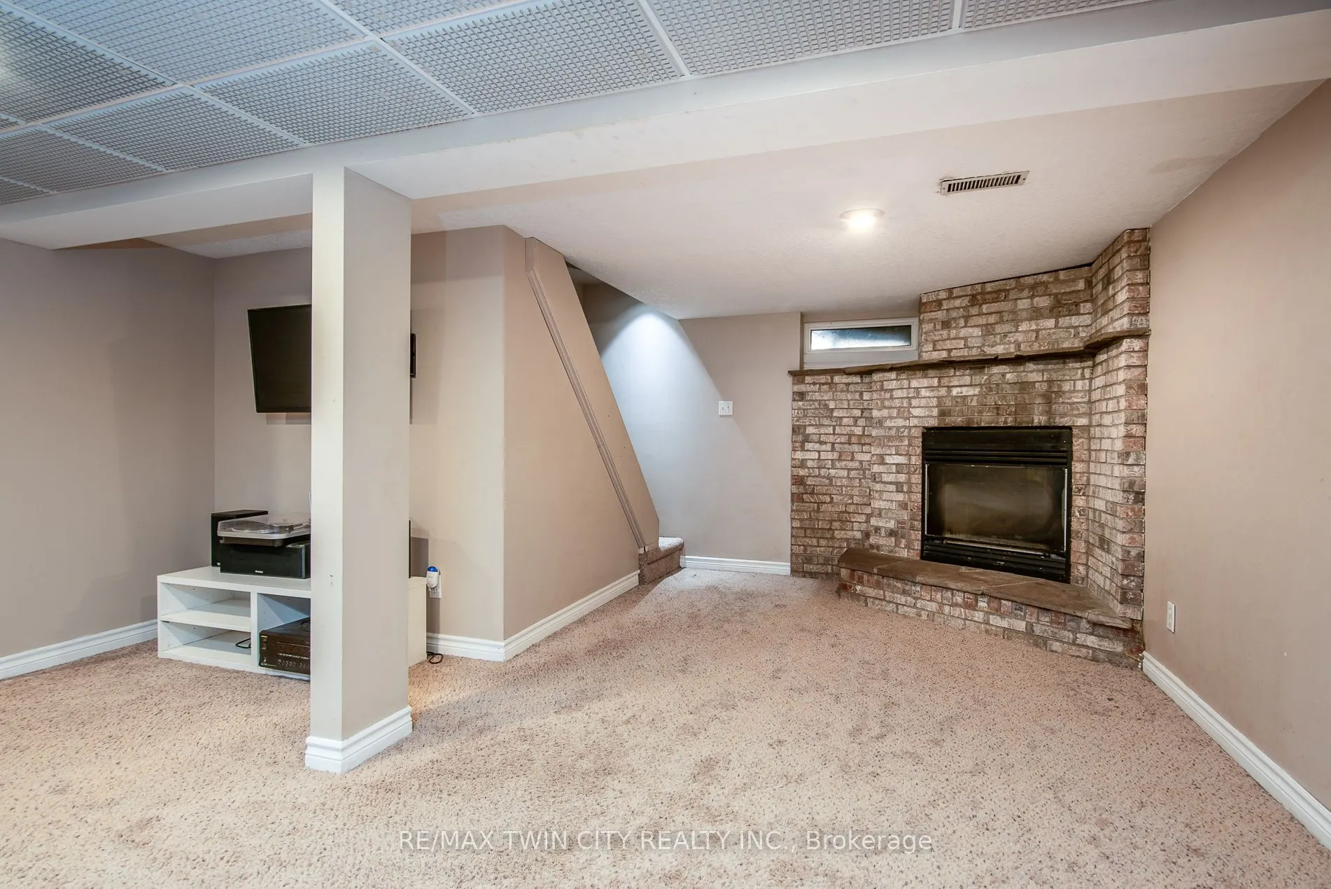 186 Highland Road E