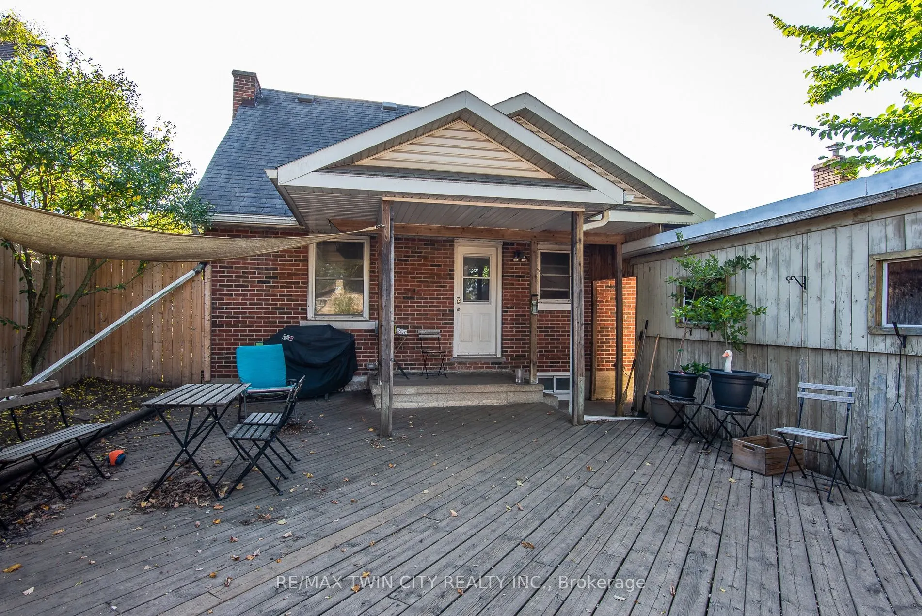 186 Highland Road E