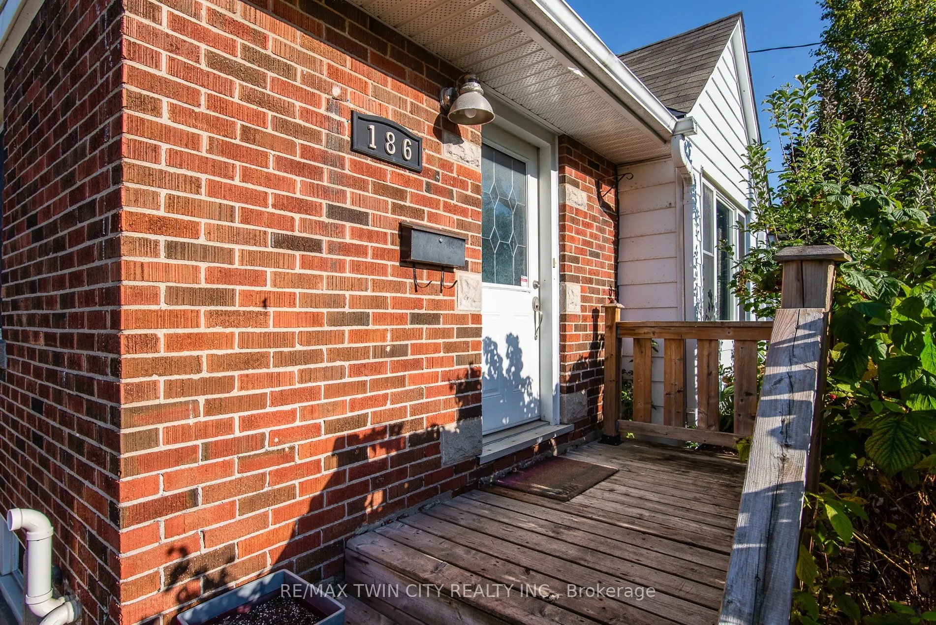 186 Highland Road E