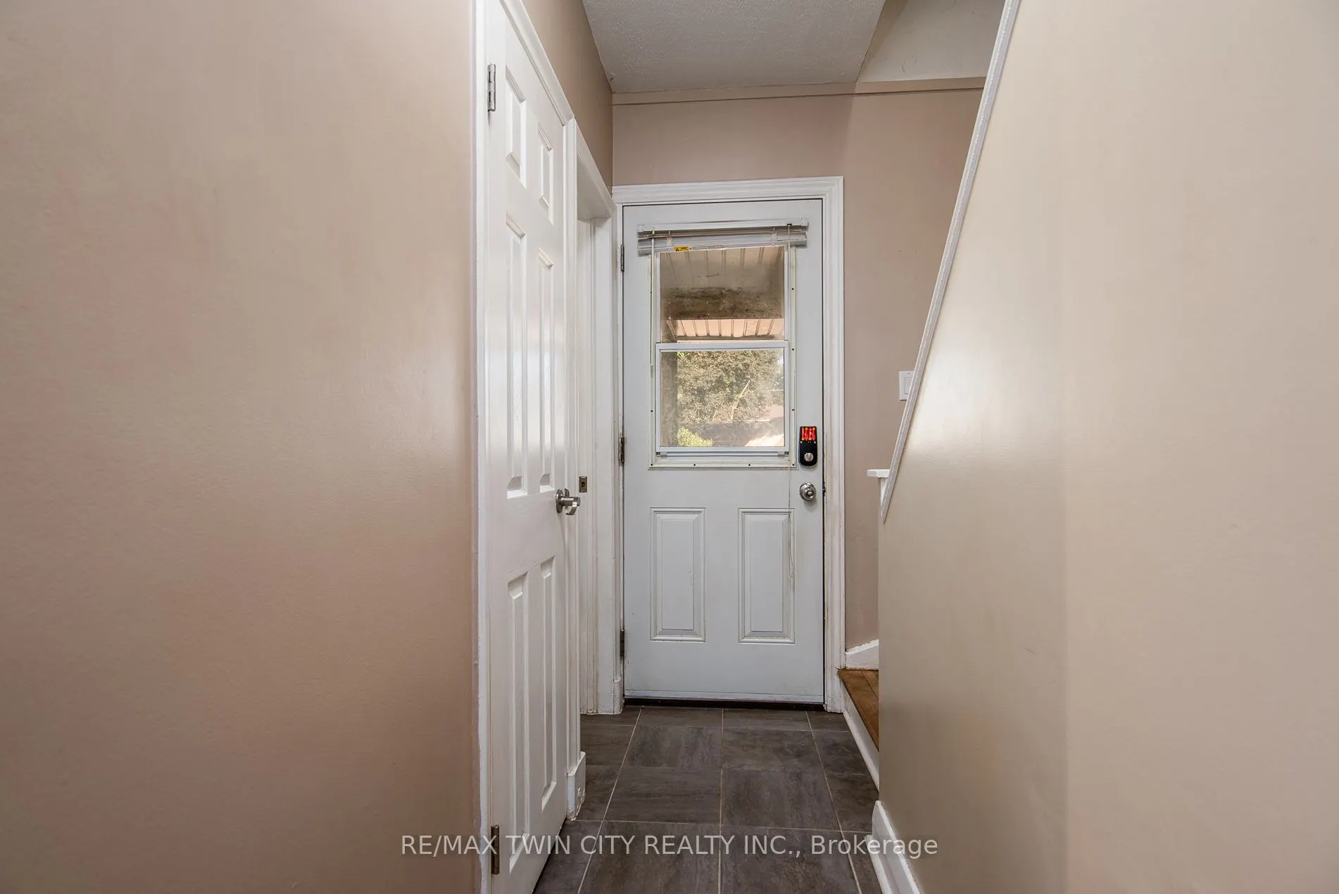 186 Highland Road E