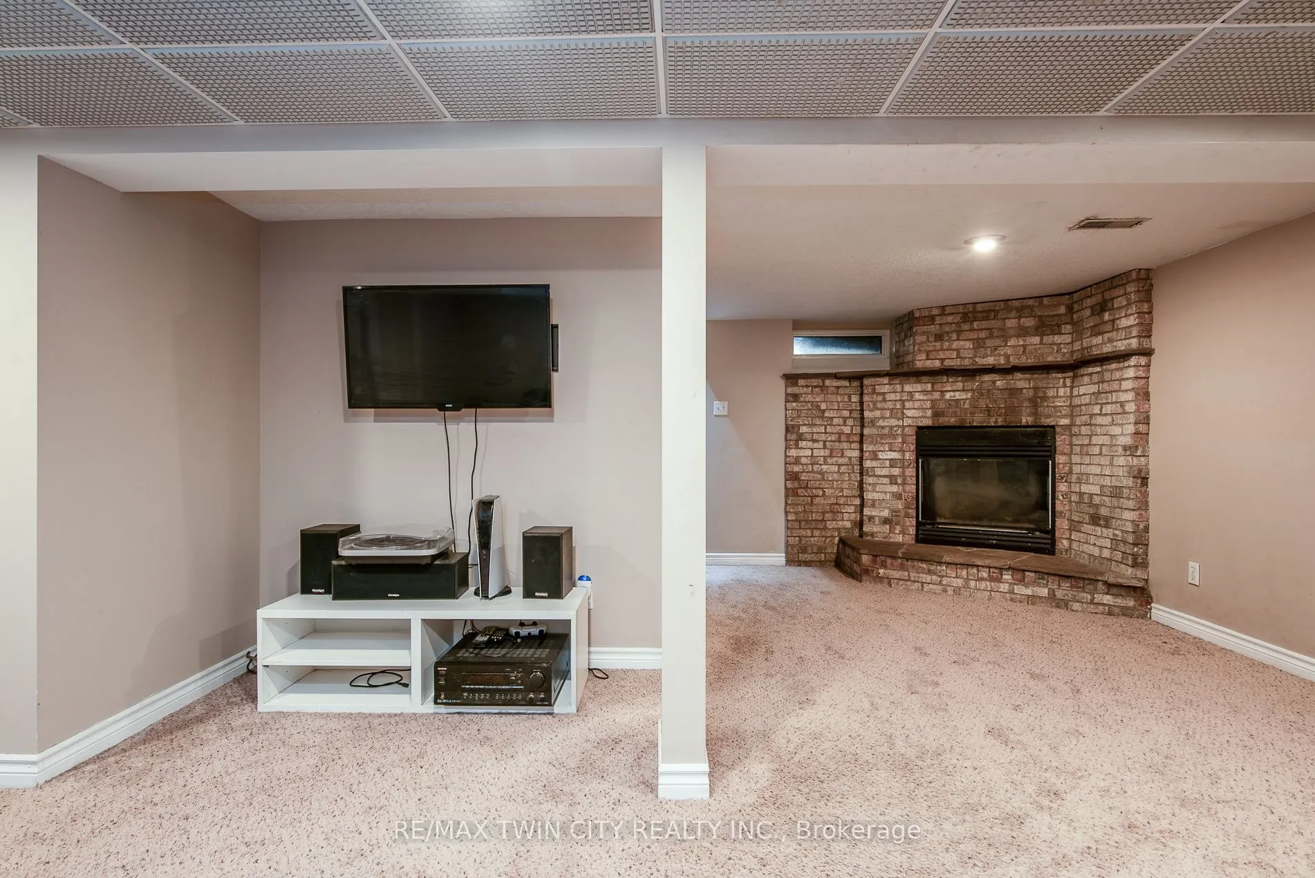 186 Highland Road E