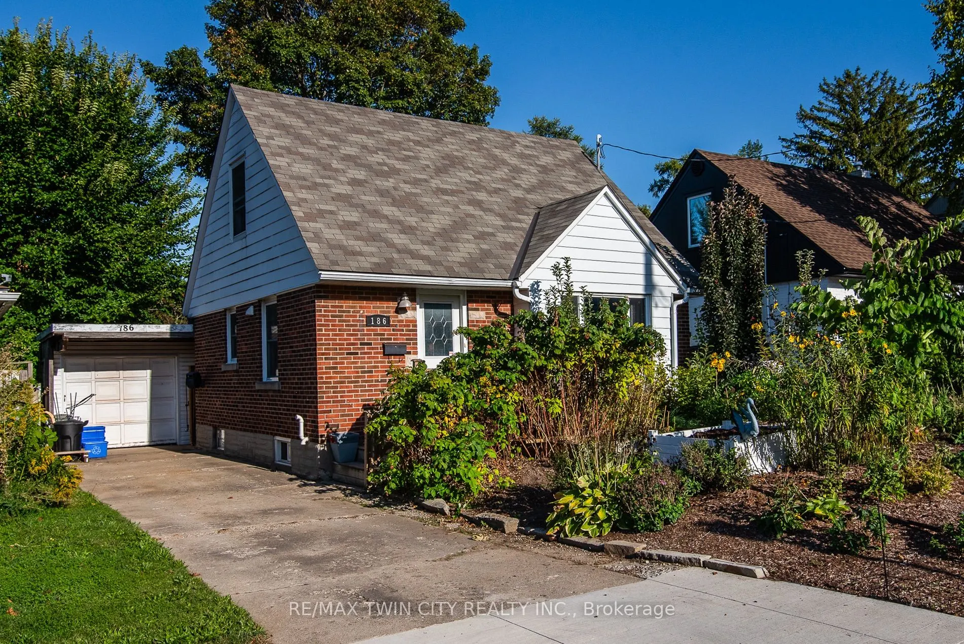 186 Highland Road E