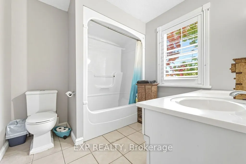 7 Hincks Avenue W