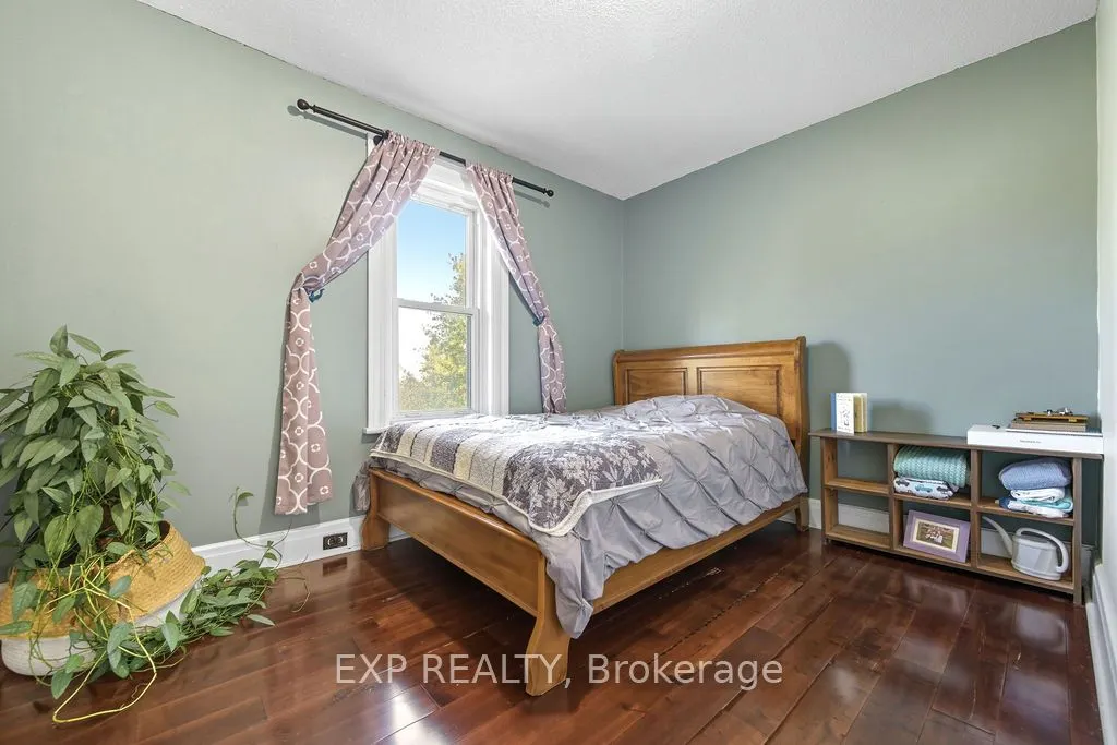 7 Hincks Avenue W