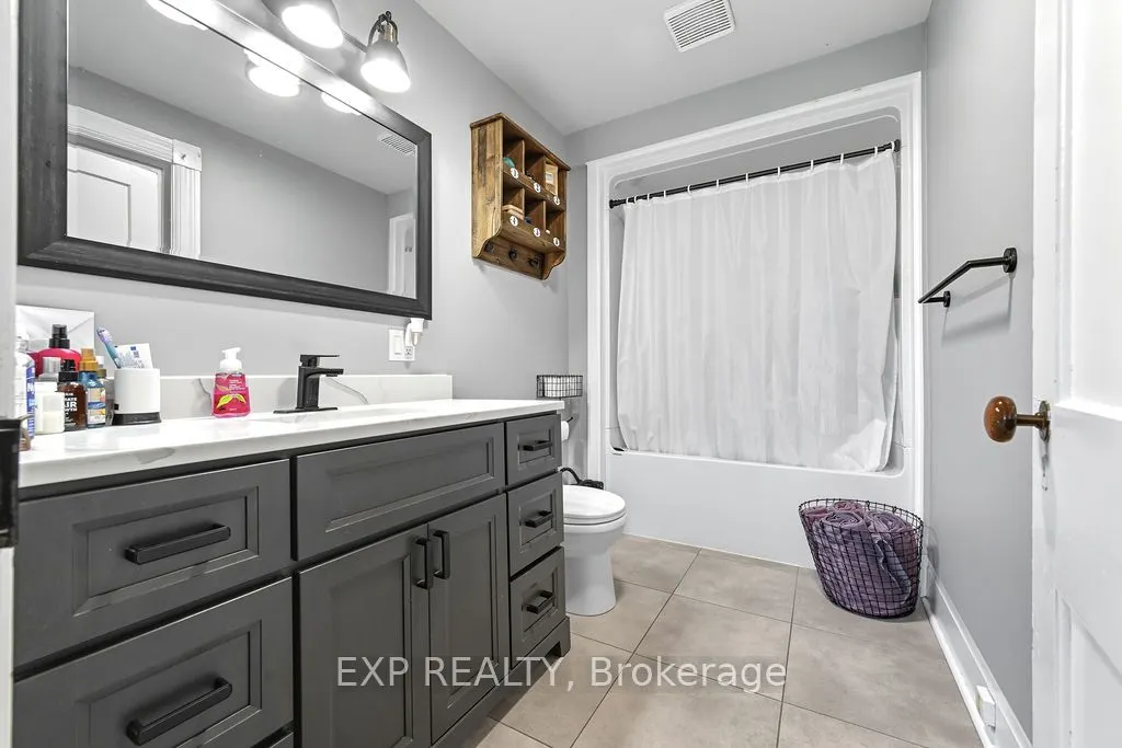 7 Hincks Avenue W