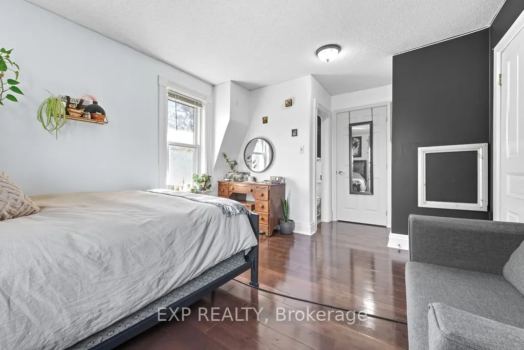 7 Hincks Avenue W
