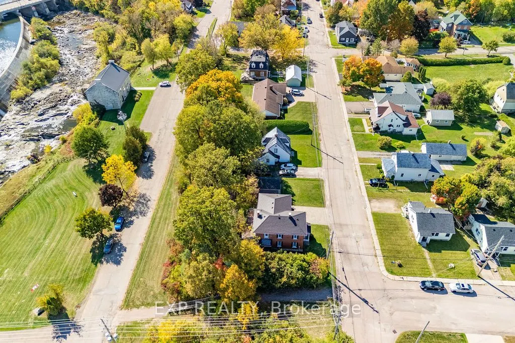 7 Hincks Avenue W