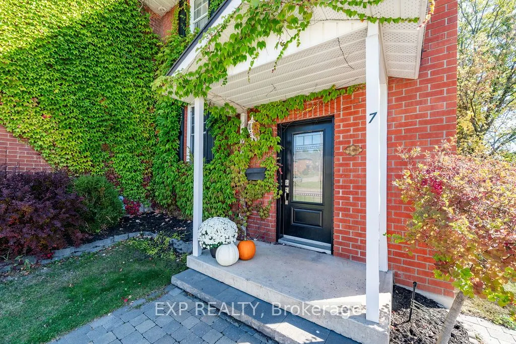 7 Hincks Avenue W