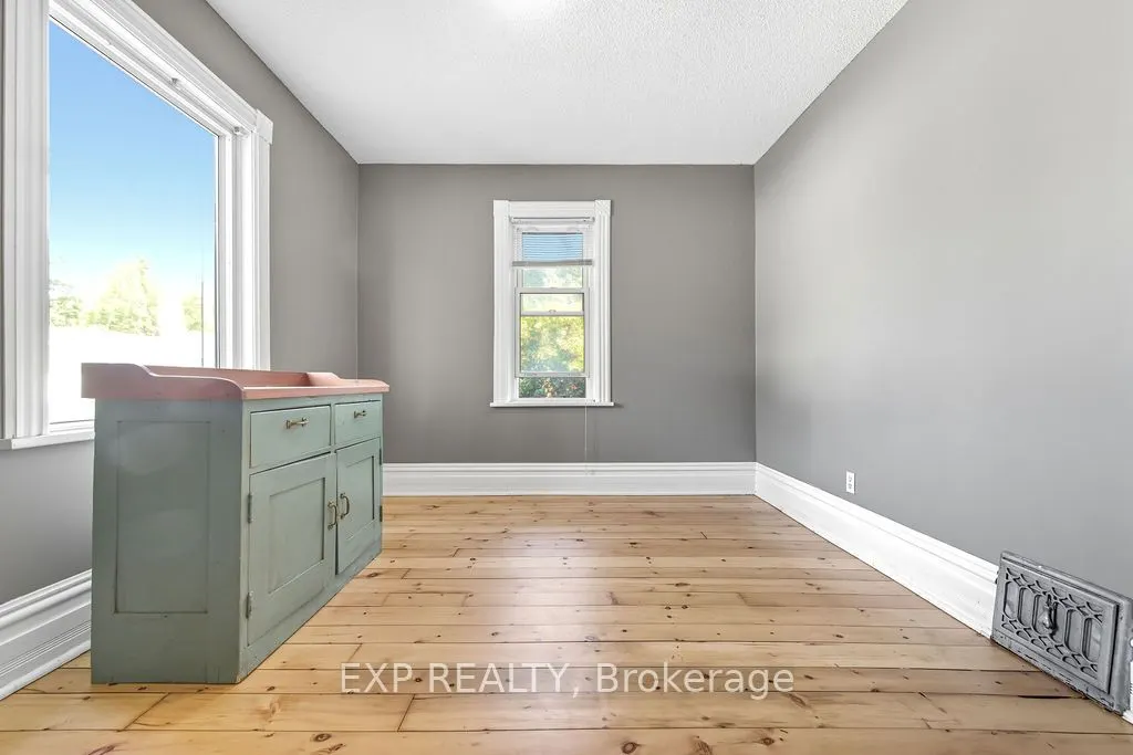 7 Hincks Avenue W